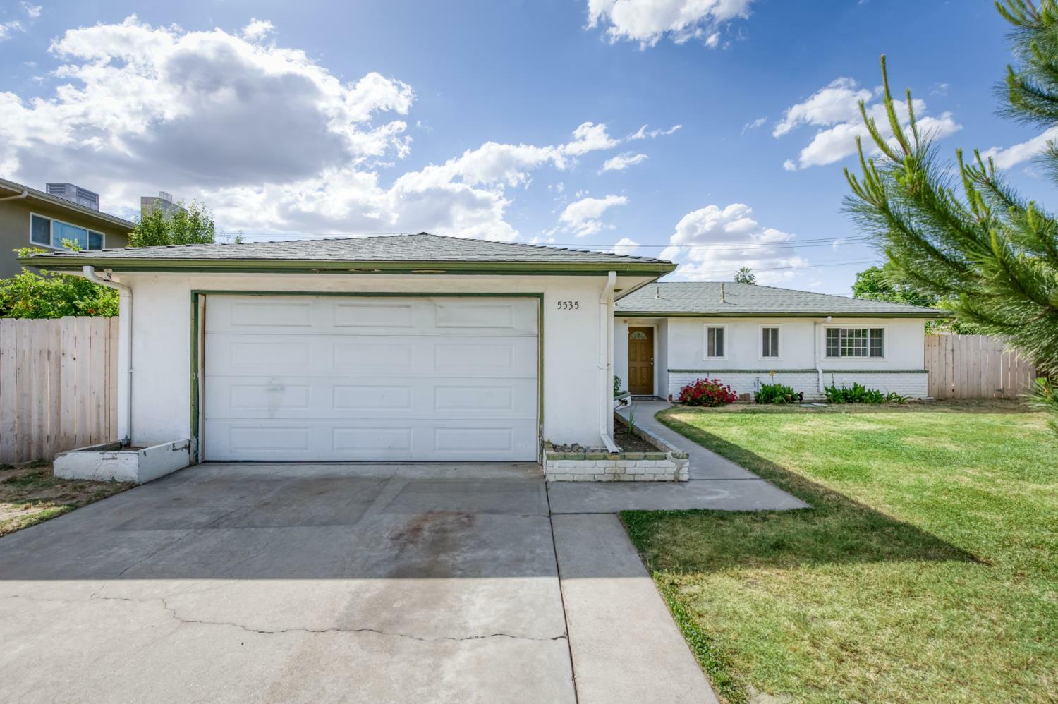 Property Photo: 5535 N Millbrook Avenue CA 93710