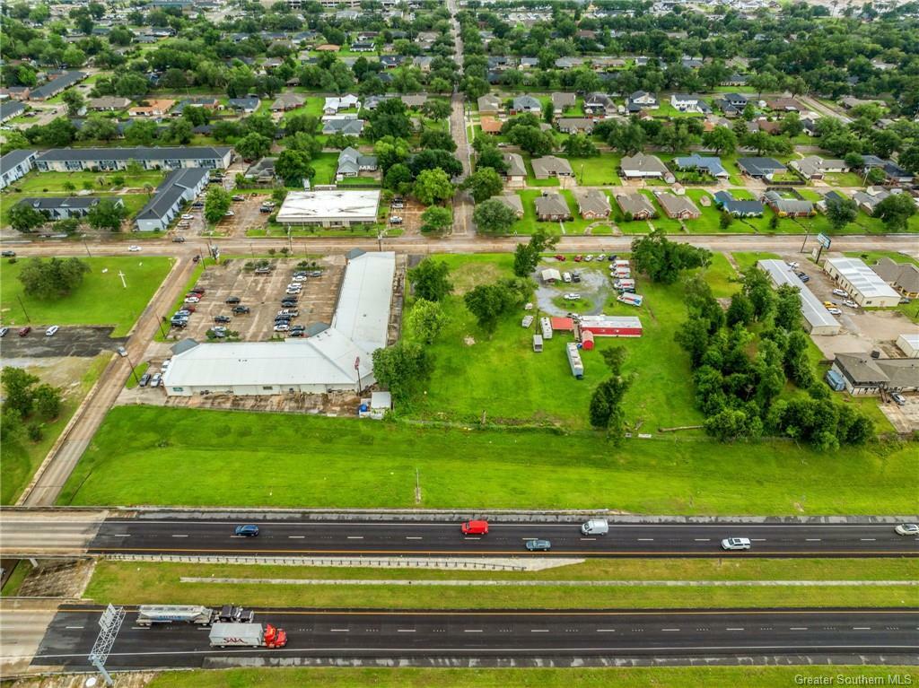 Property Photo: 1718 E Prien Lake Road LA 70601