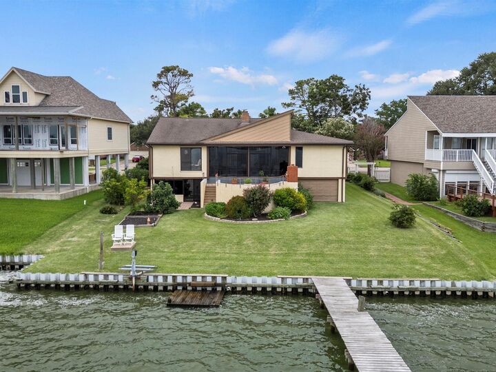 Property Photo:  2414 Baycrest Drive  TX 77058 
