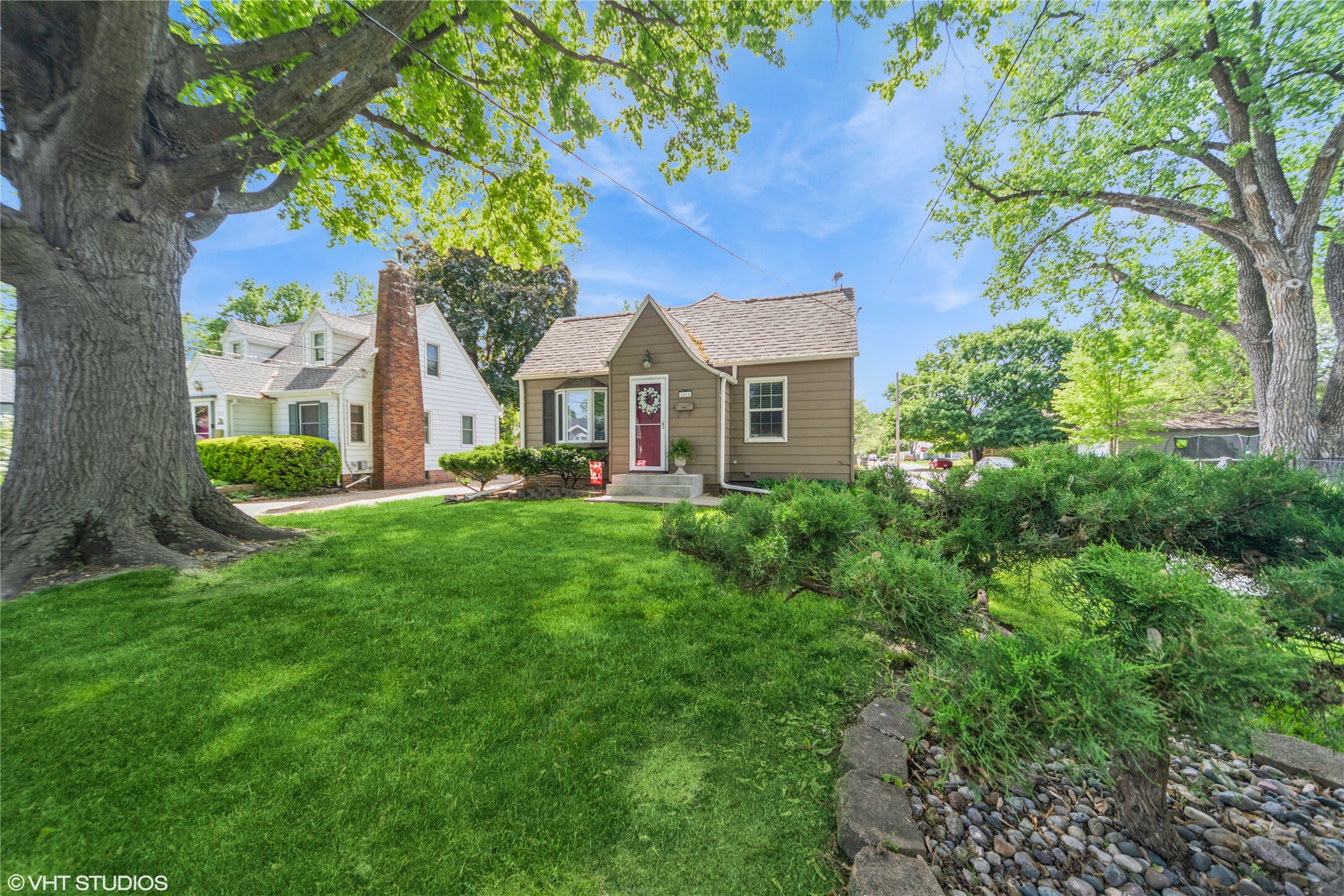 Property Photo: 2418 44th Street IA 50310