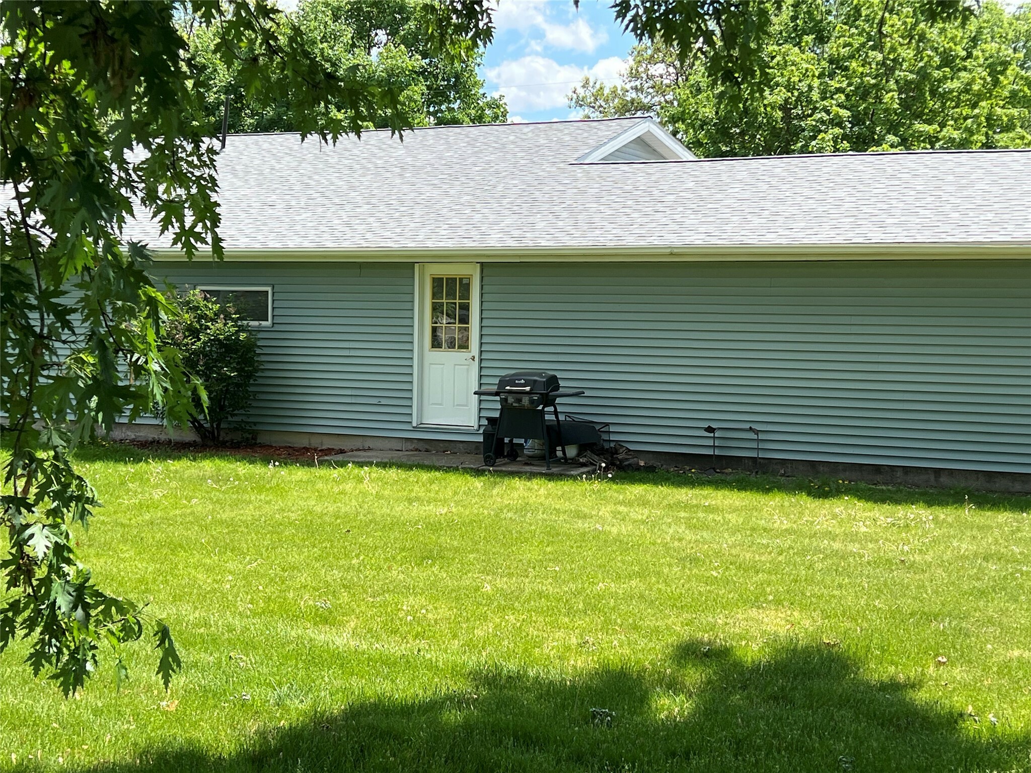 Property Photo: 915 Cedar Street IA 50248