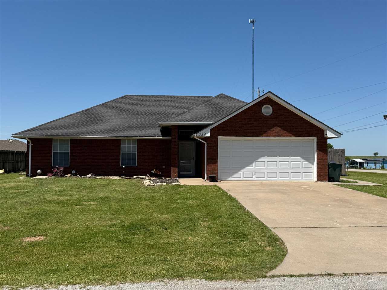 Property Photo: 739 N 4th St OK 73029