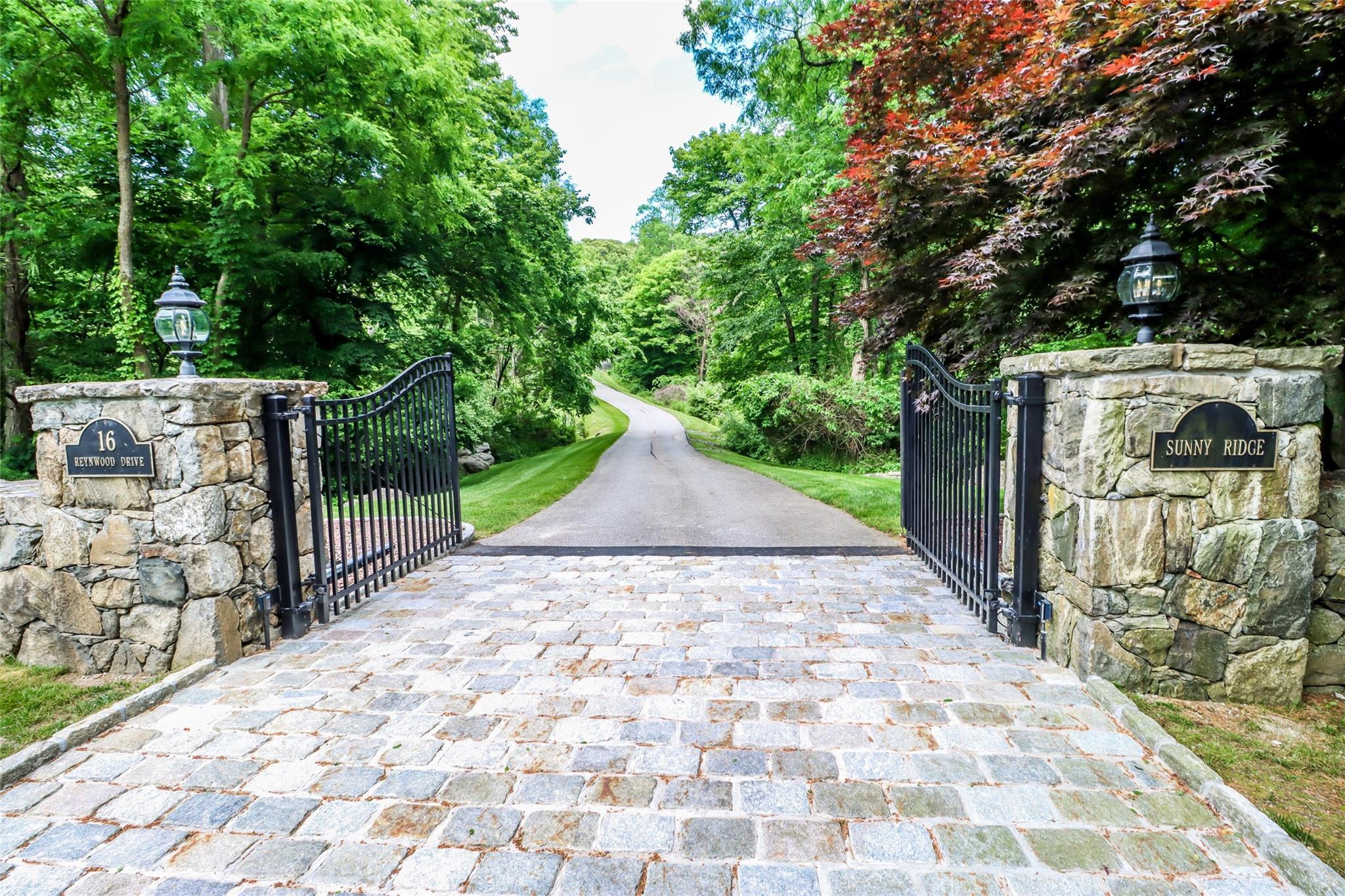 Property Photo:  16 Reynwood Drive  NY 10509 