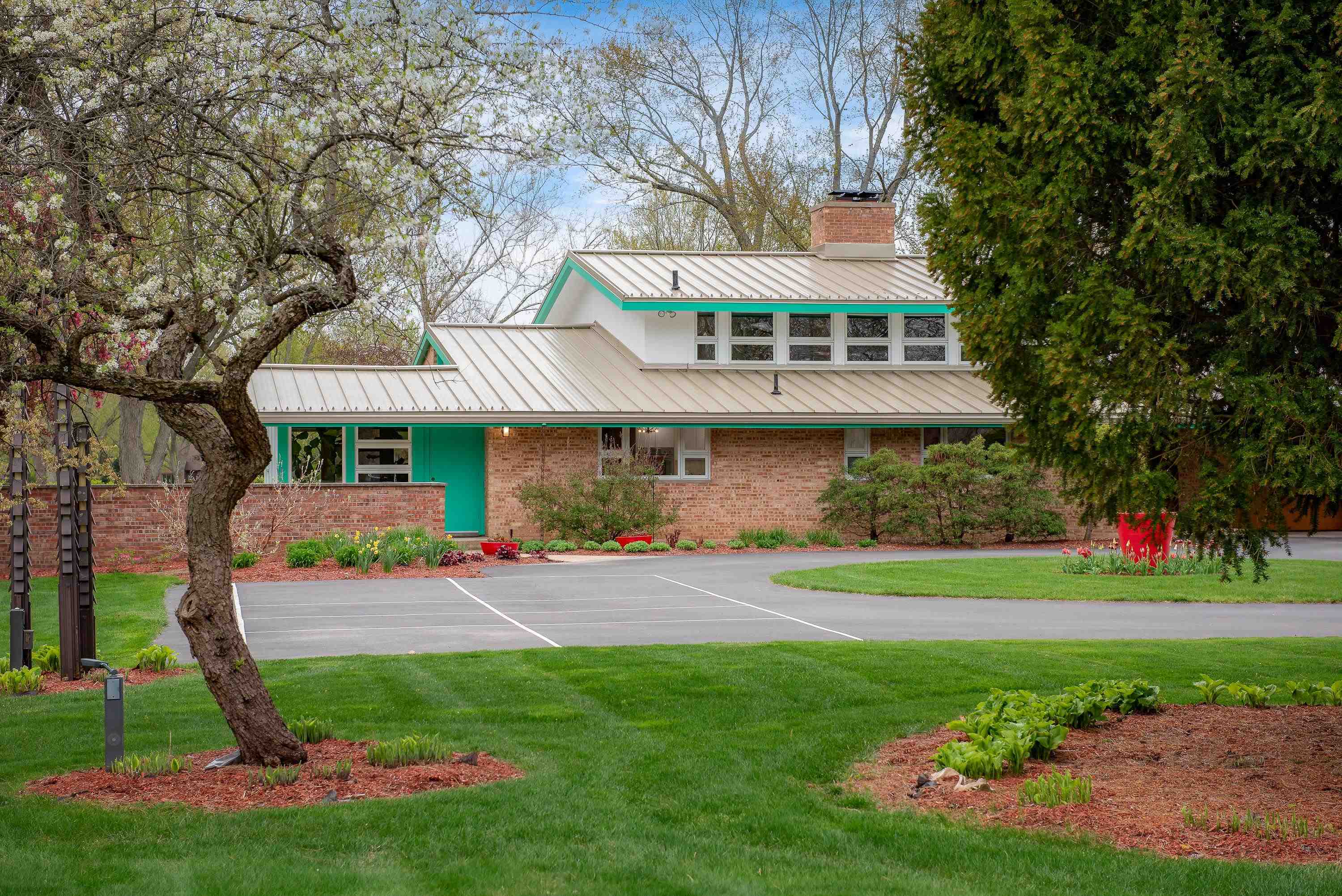 Property Photo: 1015 W Sugnet MI 48640