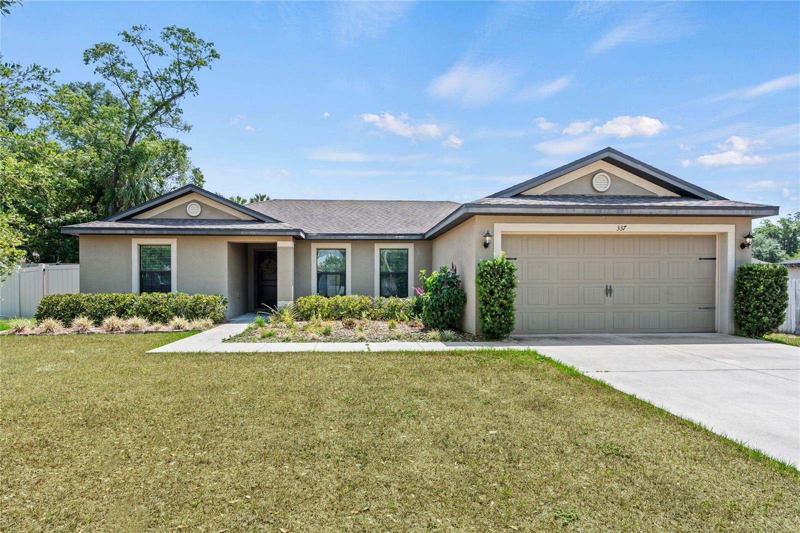 Property Photo: 337 Southern Winds Boulevard FL 32720