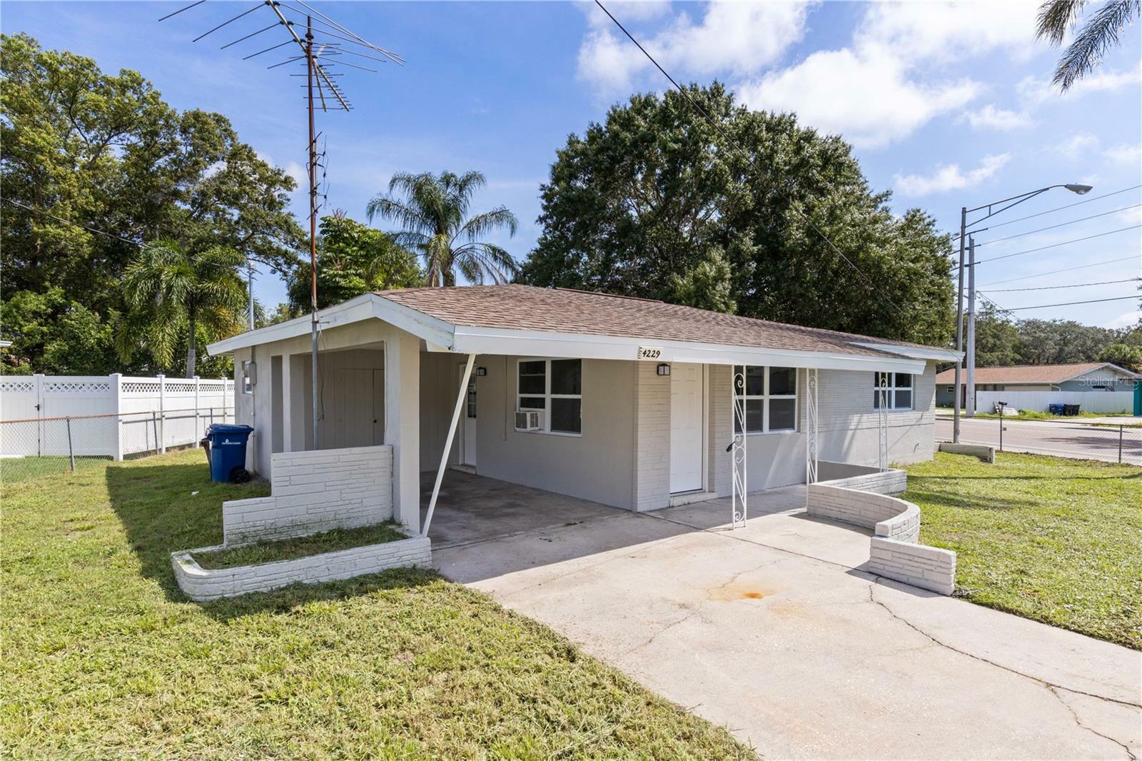 Property Photo: 4229 Alna Way FL 34232