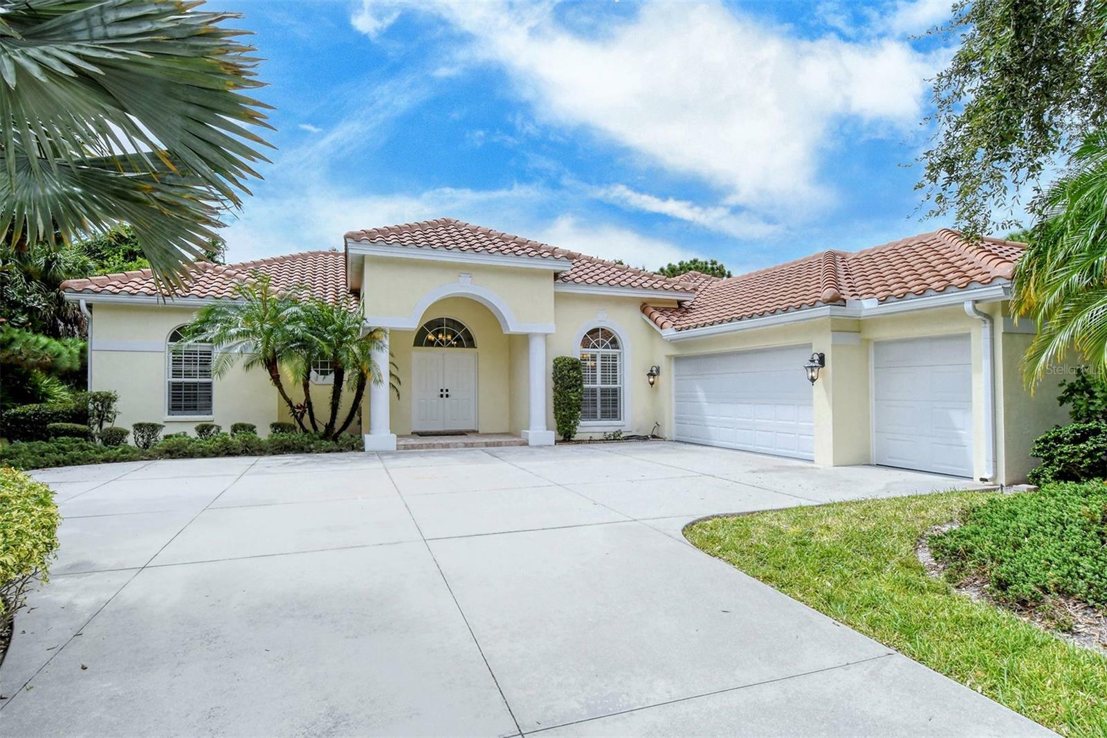 Property Photo: 6628 Saint James Crossing FL 34201