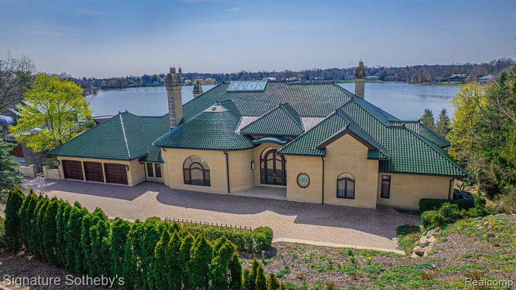 Property Photo: 1567 Island Lane MI 48302 1312