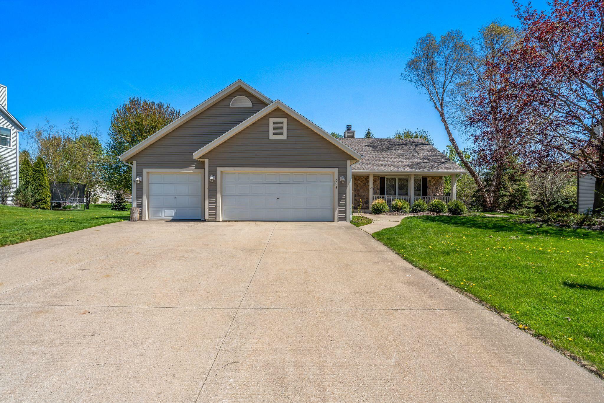 Property Photo: 508 Eastern Trl WI 53149