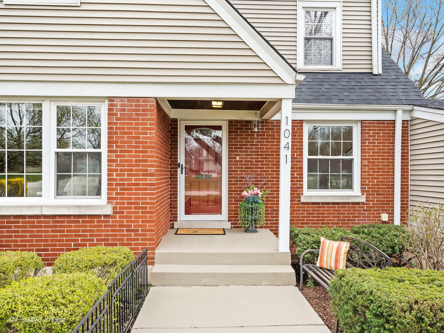 Property Photo: 1041 S Waiola Avenue IL 60525
