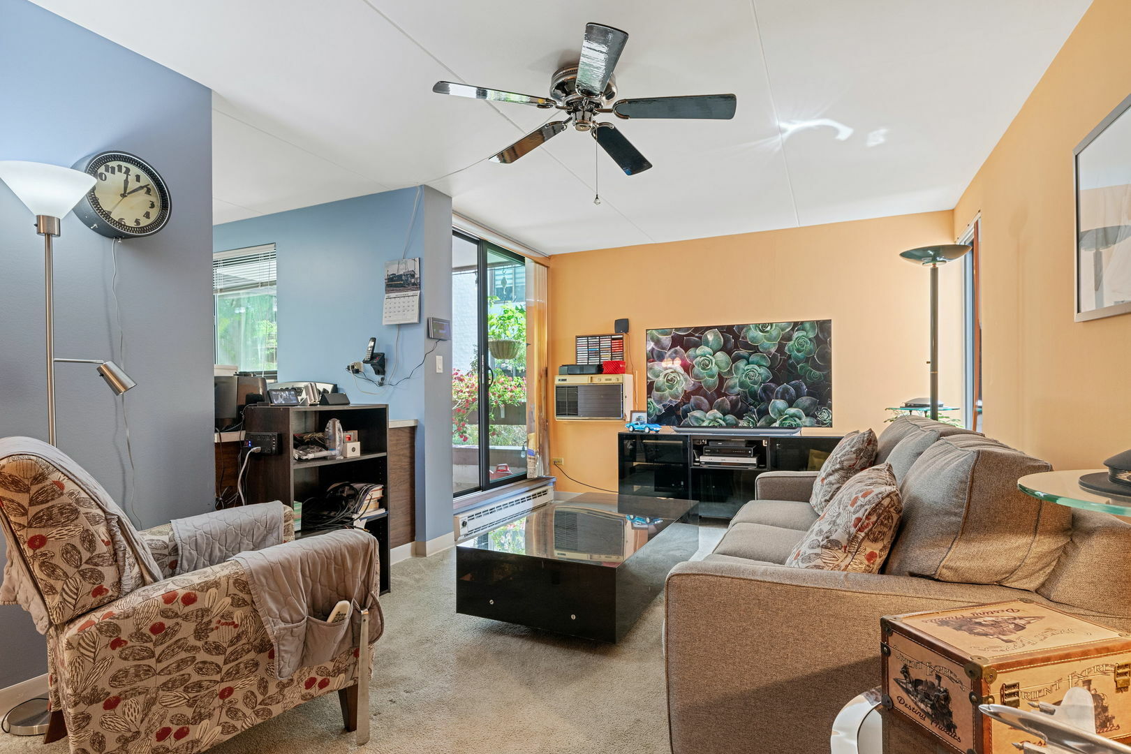 Property Photo: 330 W Miner Street 1B IL 60005