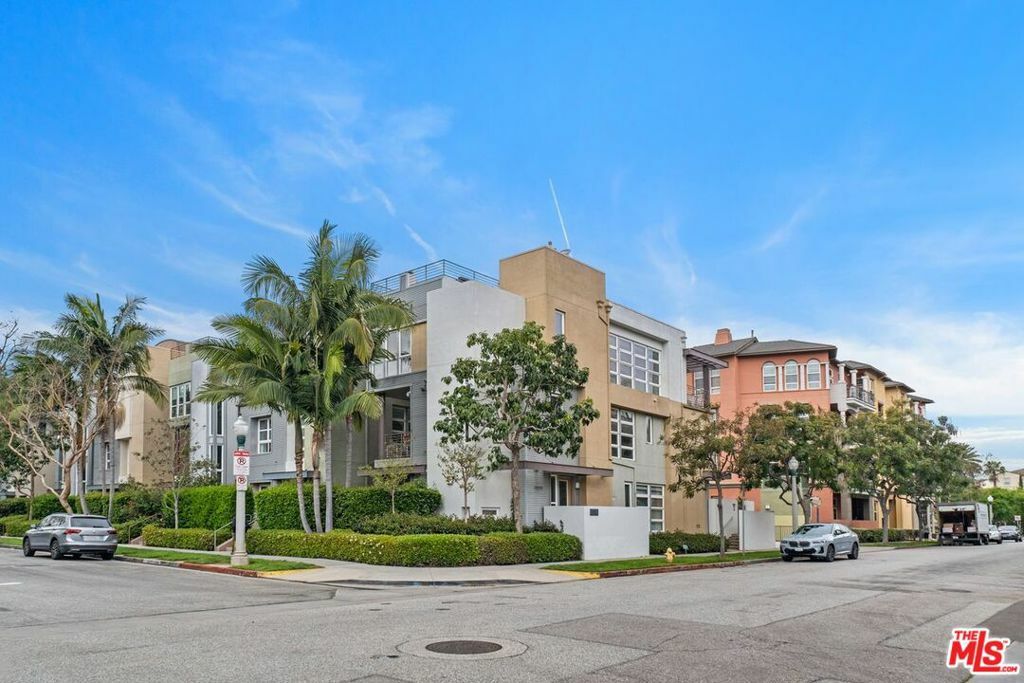 Property Photo: 6099 S Seabluff Drive CA 90094