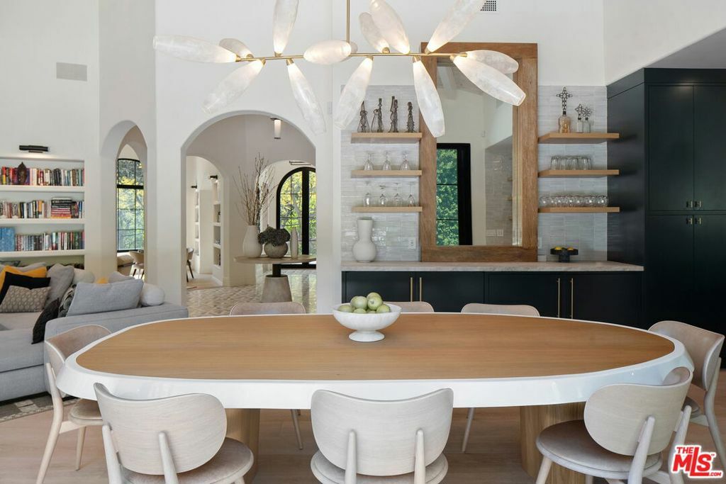 Property Photo: 7651 Willow Glen Road CA 90046