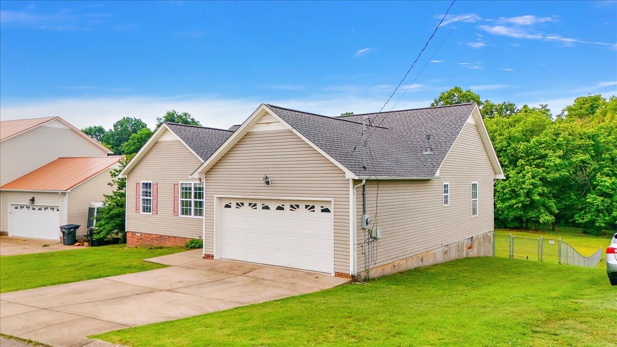 Property Photo:  2129 Hollandale Cir  TN 38401 