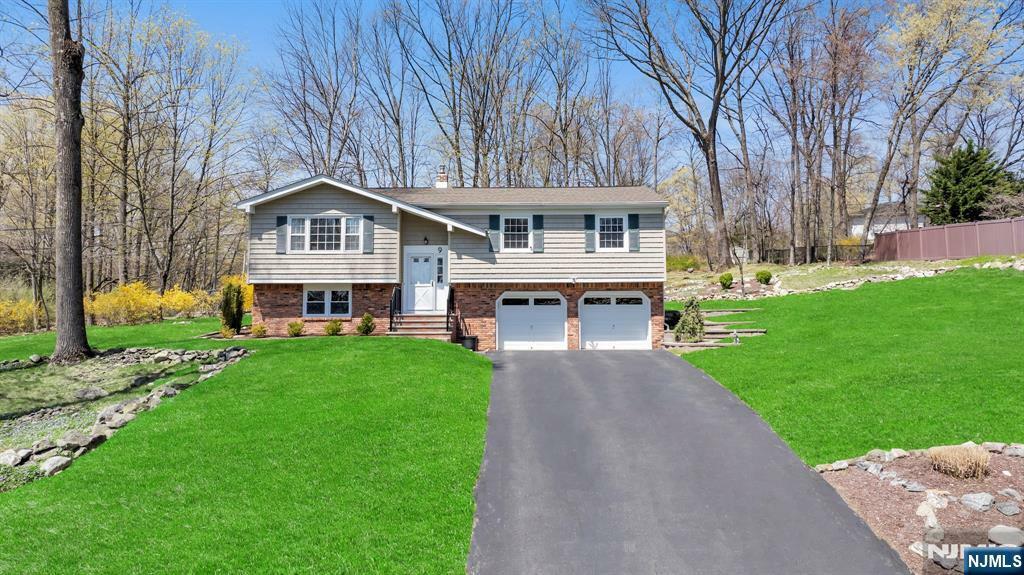 Property Photo:  9 Shawnee Trail  NJ 07045 