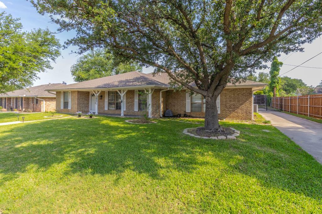 Property Photo:  2801 Peachtree Lane  TX 76013 