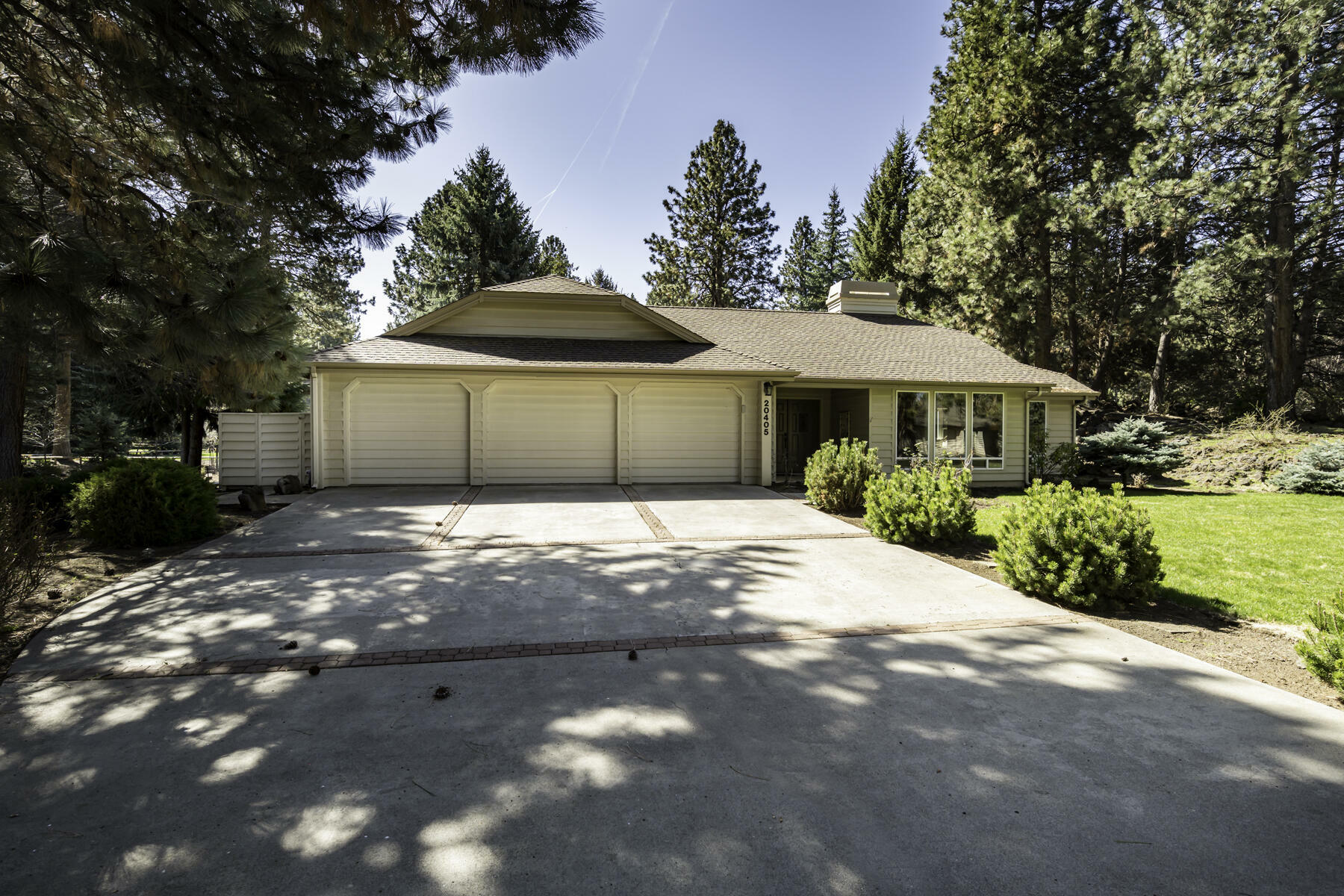Property Photo: 20405 White Pass Court OR 97702