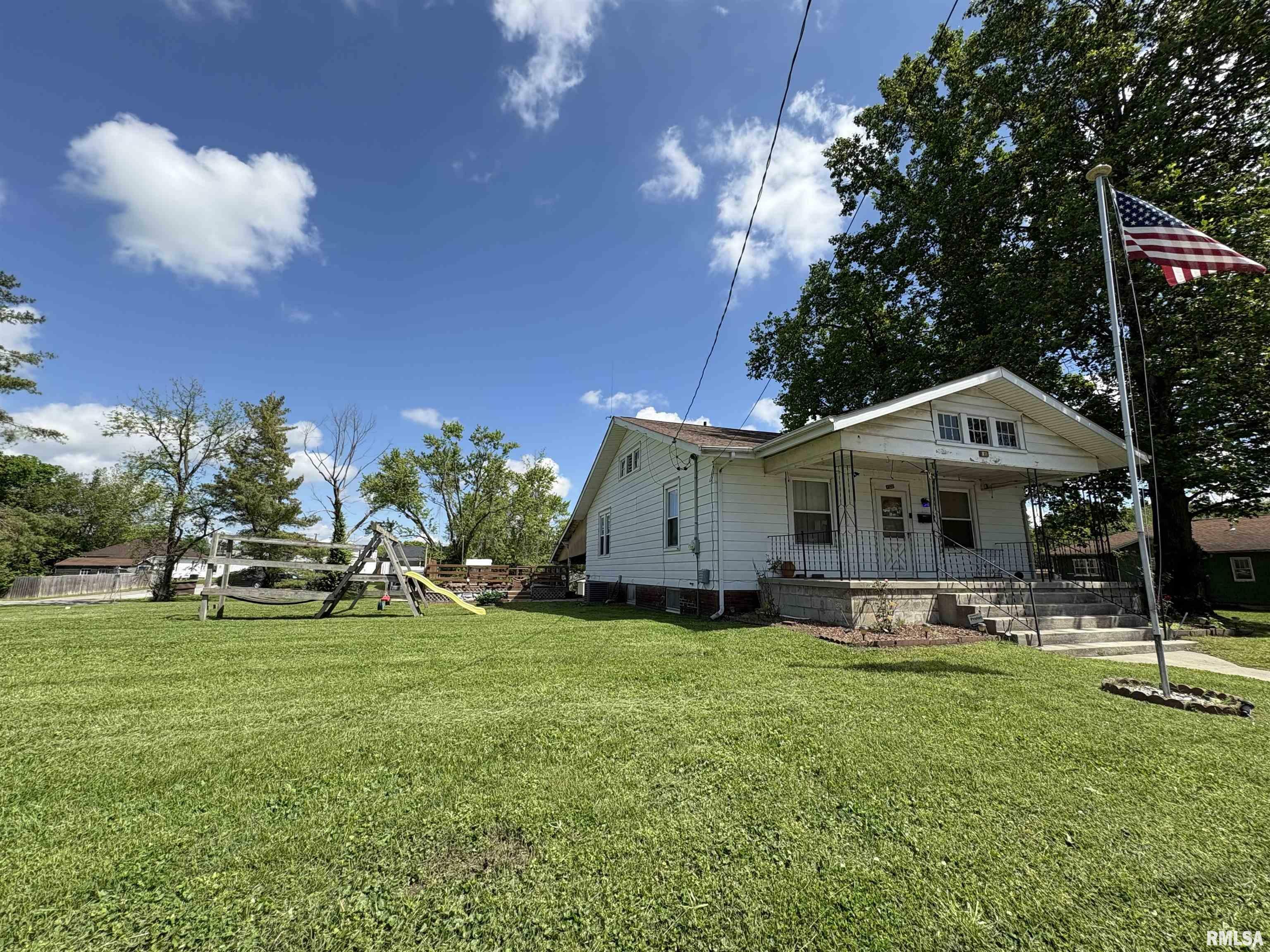 Property Photo: 1502 Gartside Street IL 62966