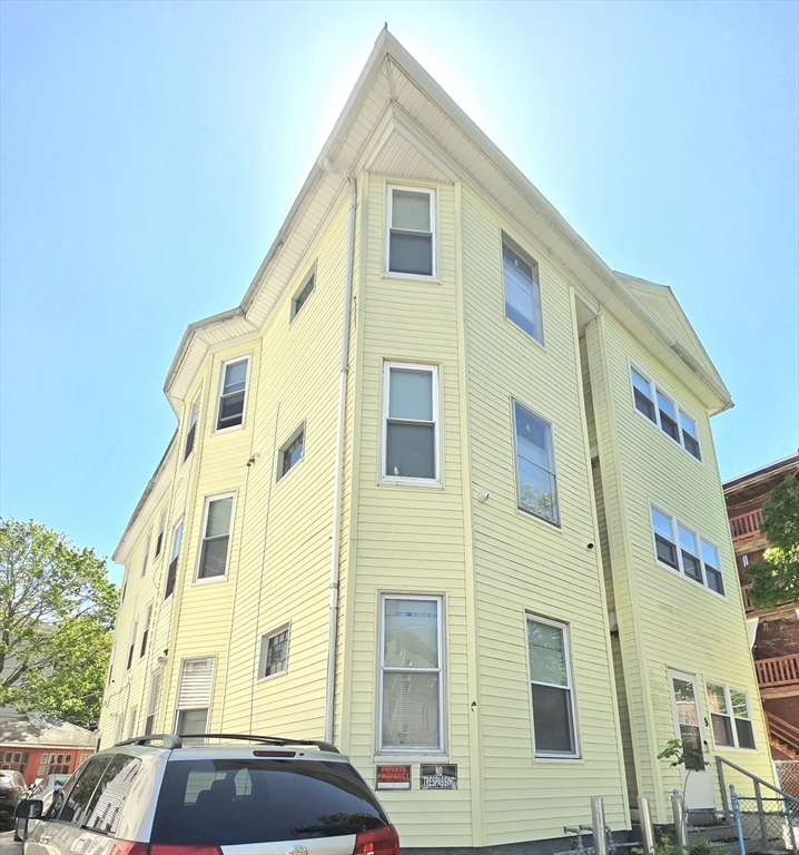 9 Pelham St  Worcester MA 01609 photo