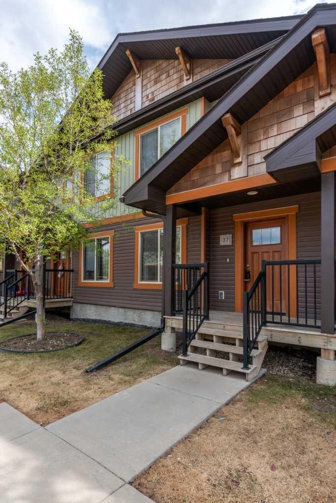 Property Photo: 4008 41 Avenue 37 SK S9V 1Y5