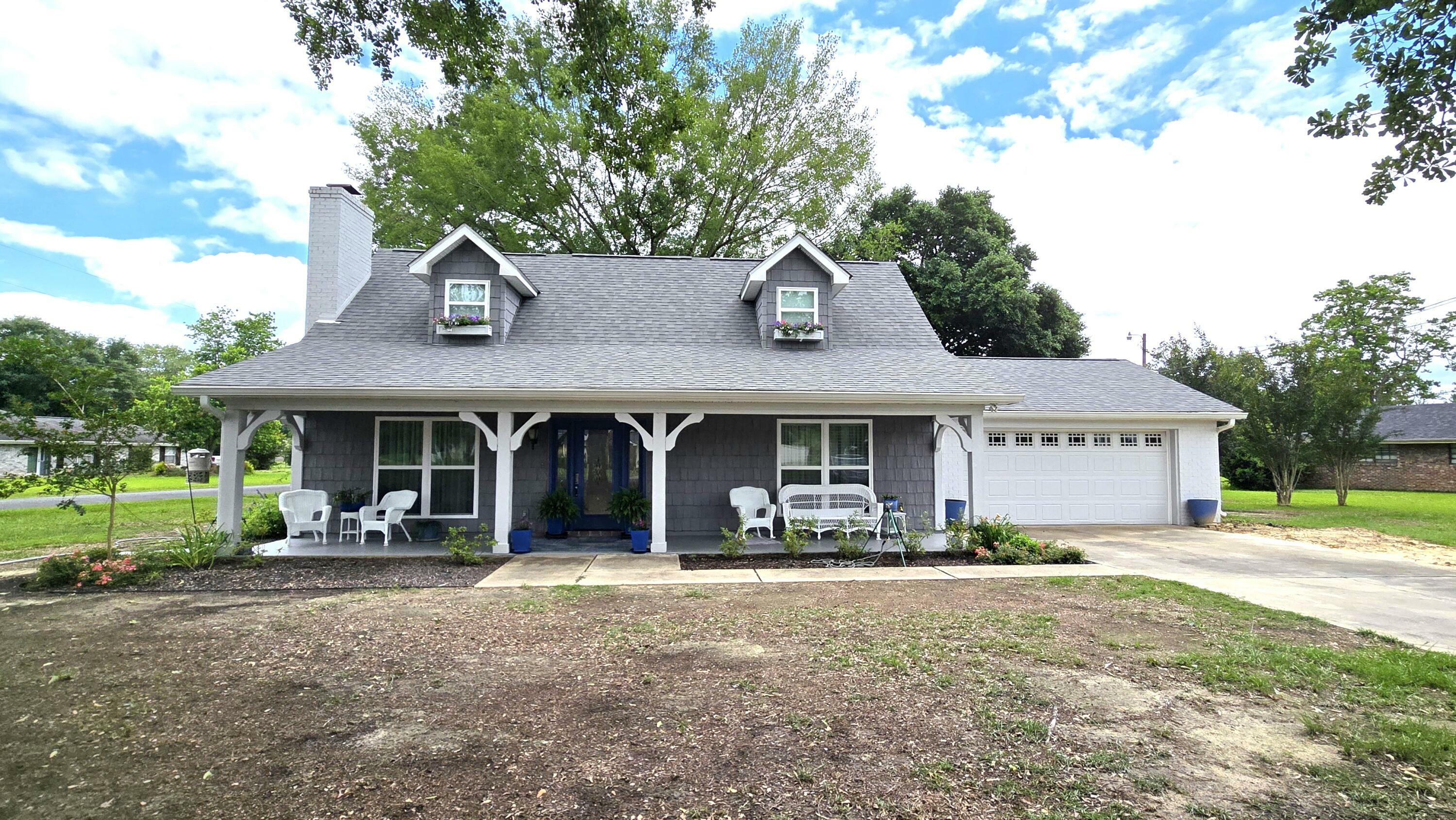 Property Photo: 1615 Ernest Dr LA 70634