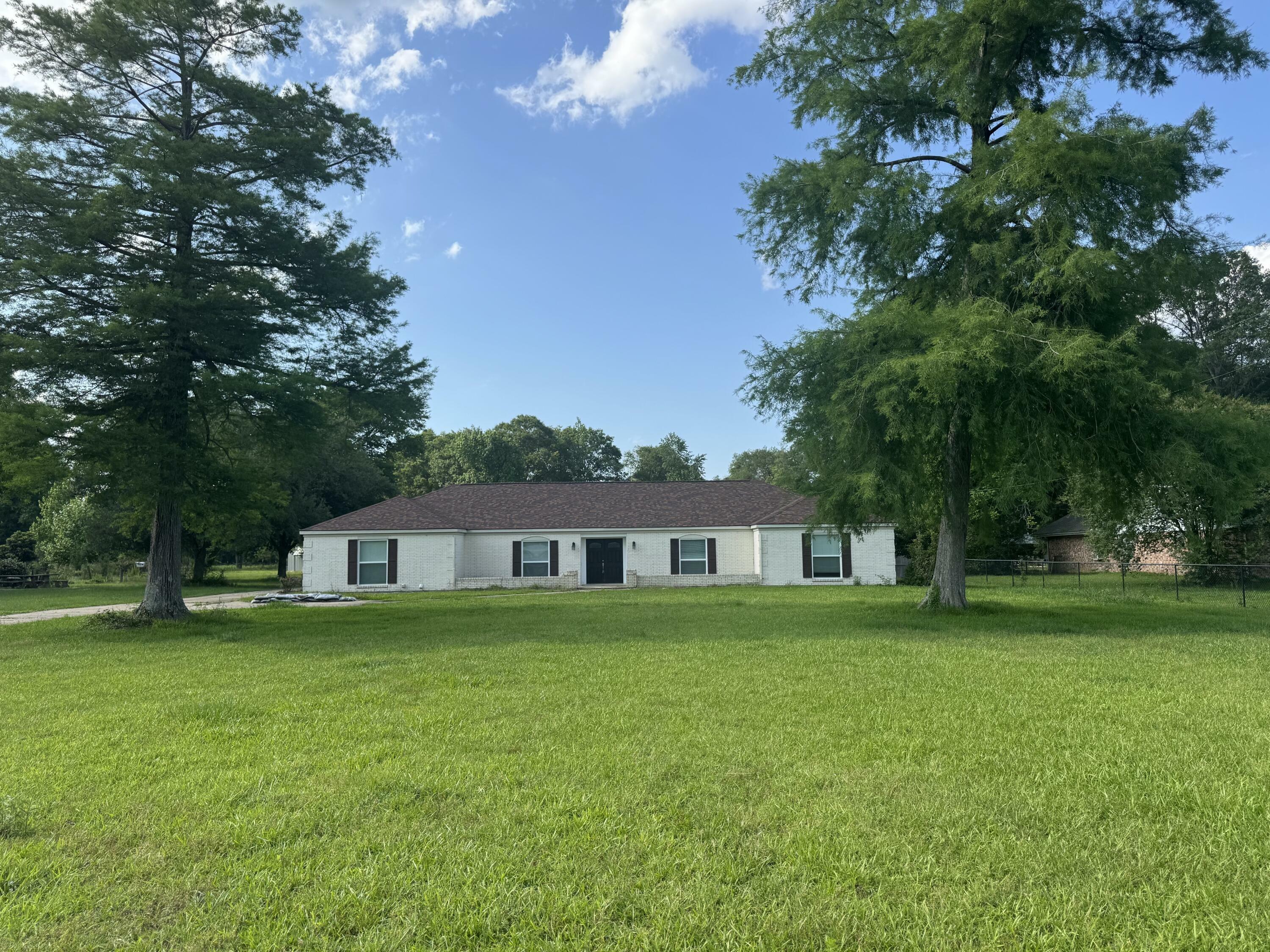 Property Photo: 2570 US-190 LA 70634