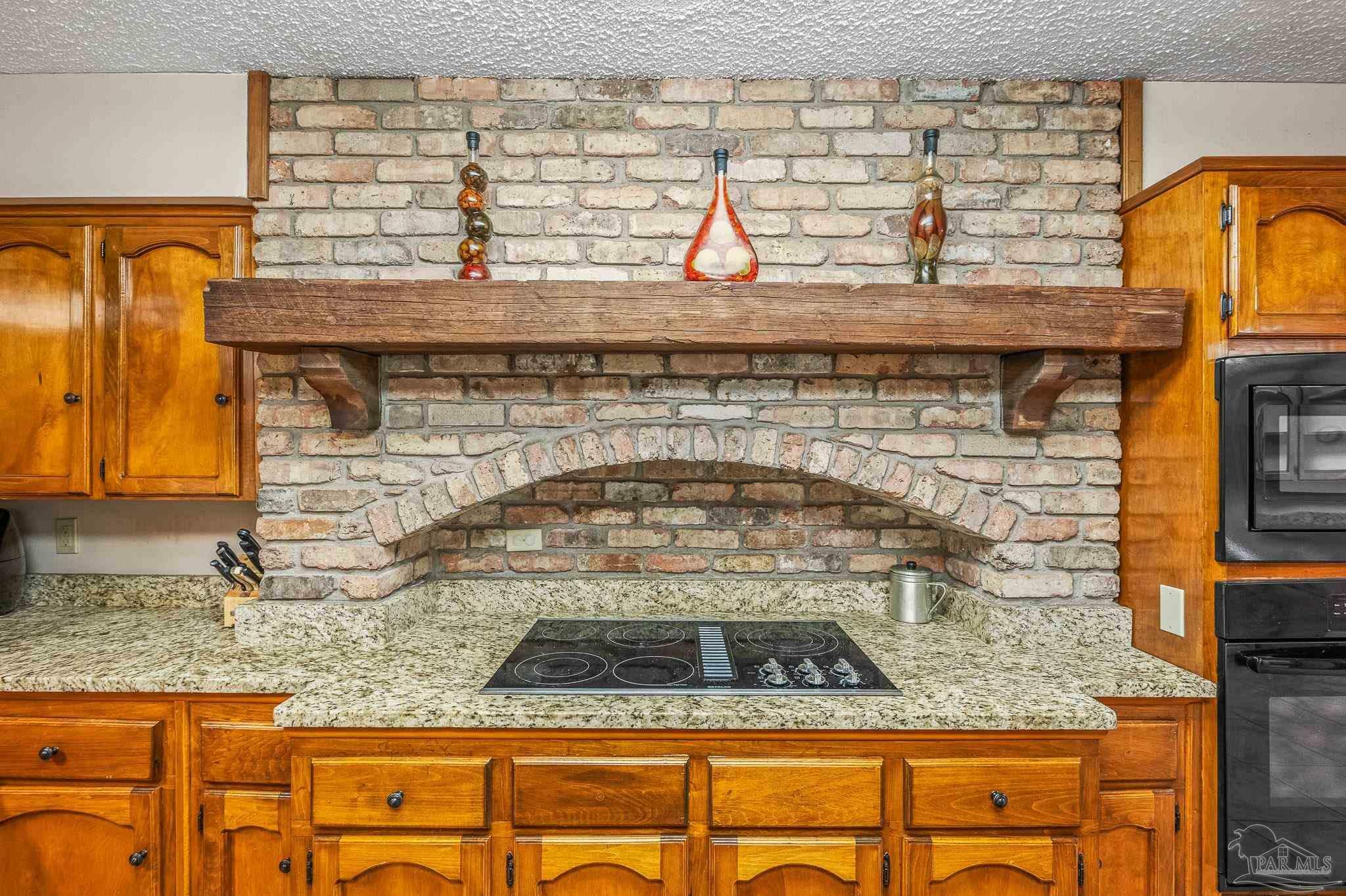 Property Photo: 4901 Skipper Ln FL 32571