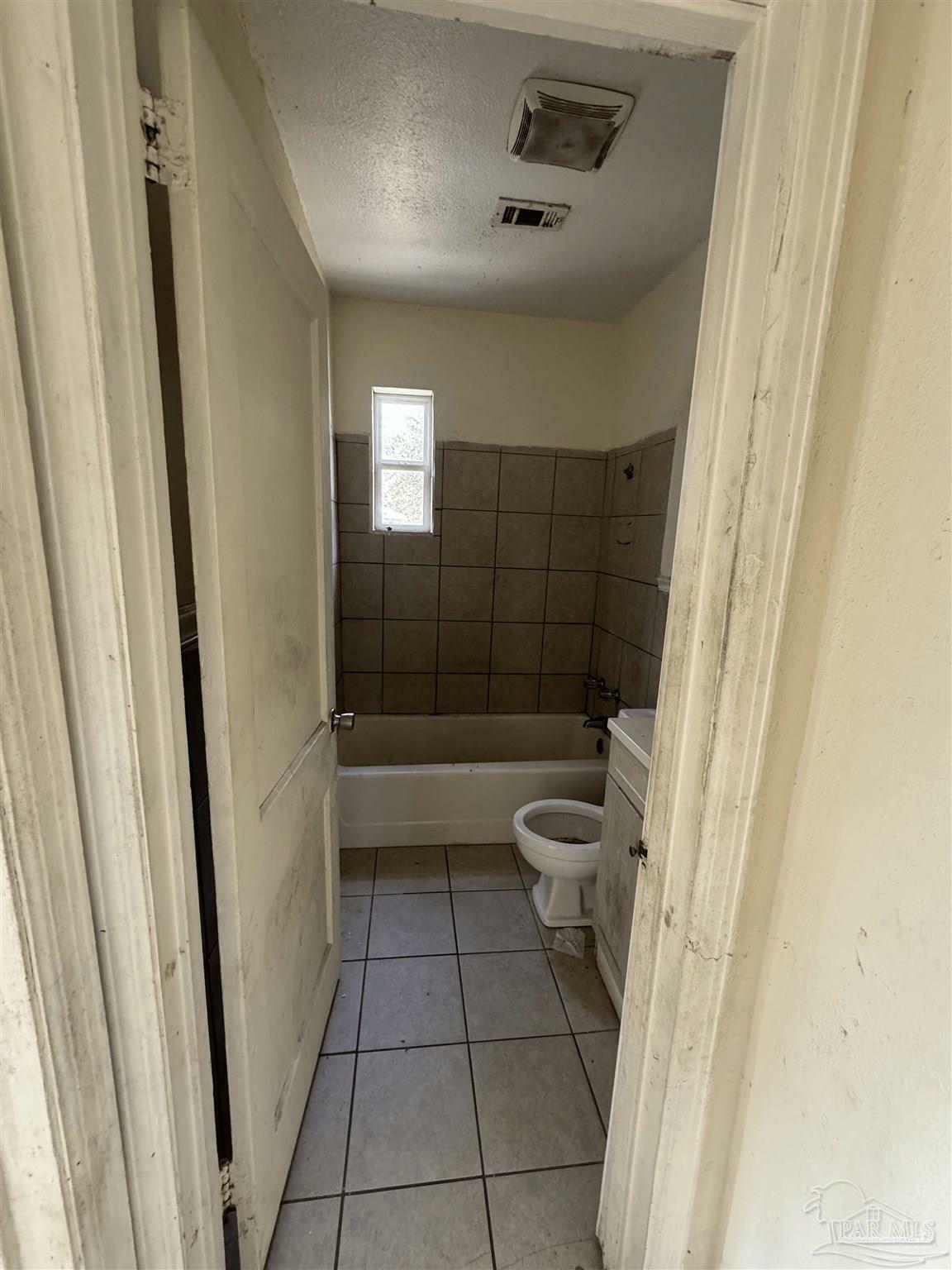 Property Photo: 5233 Admiral Halsey Rd FL 32583