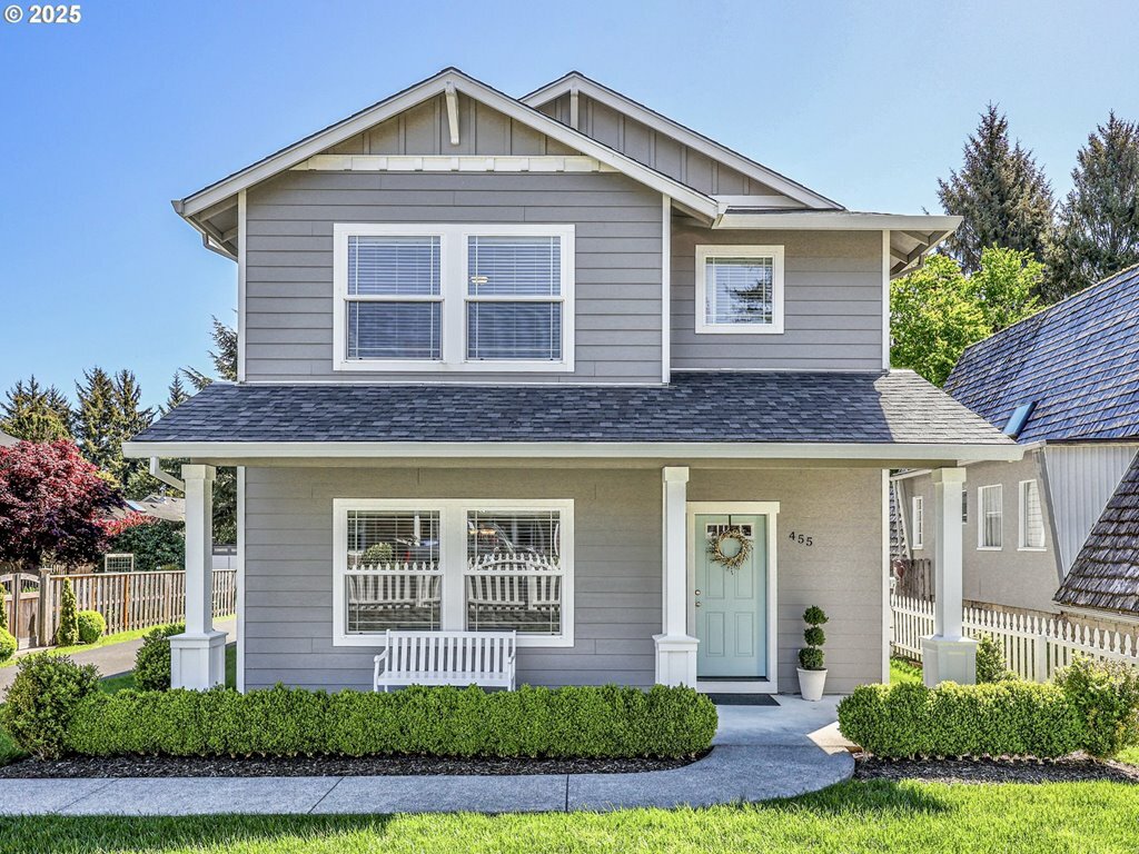 Property Photo: 455 Highland Dr OR 97138