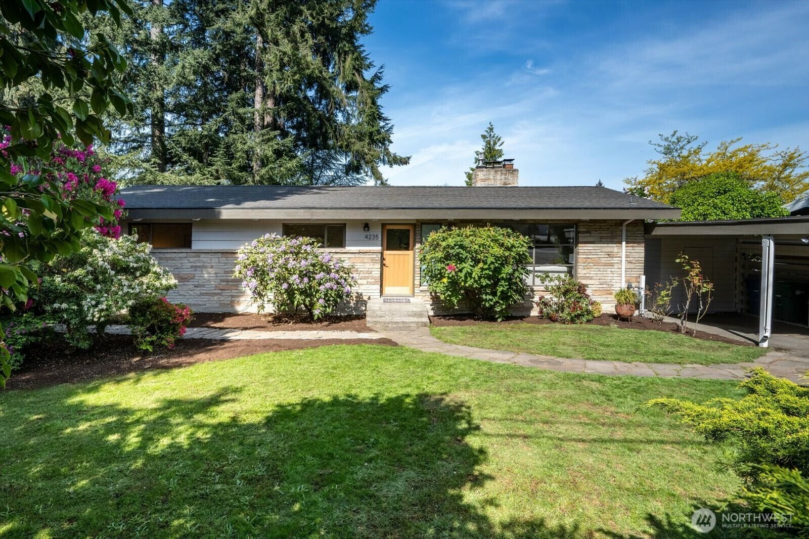 Property Photo: 4235 86th Avenue SE WA 98040