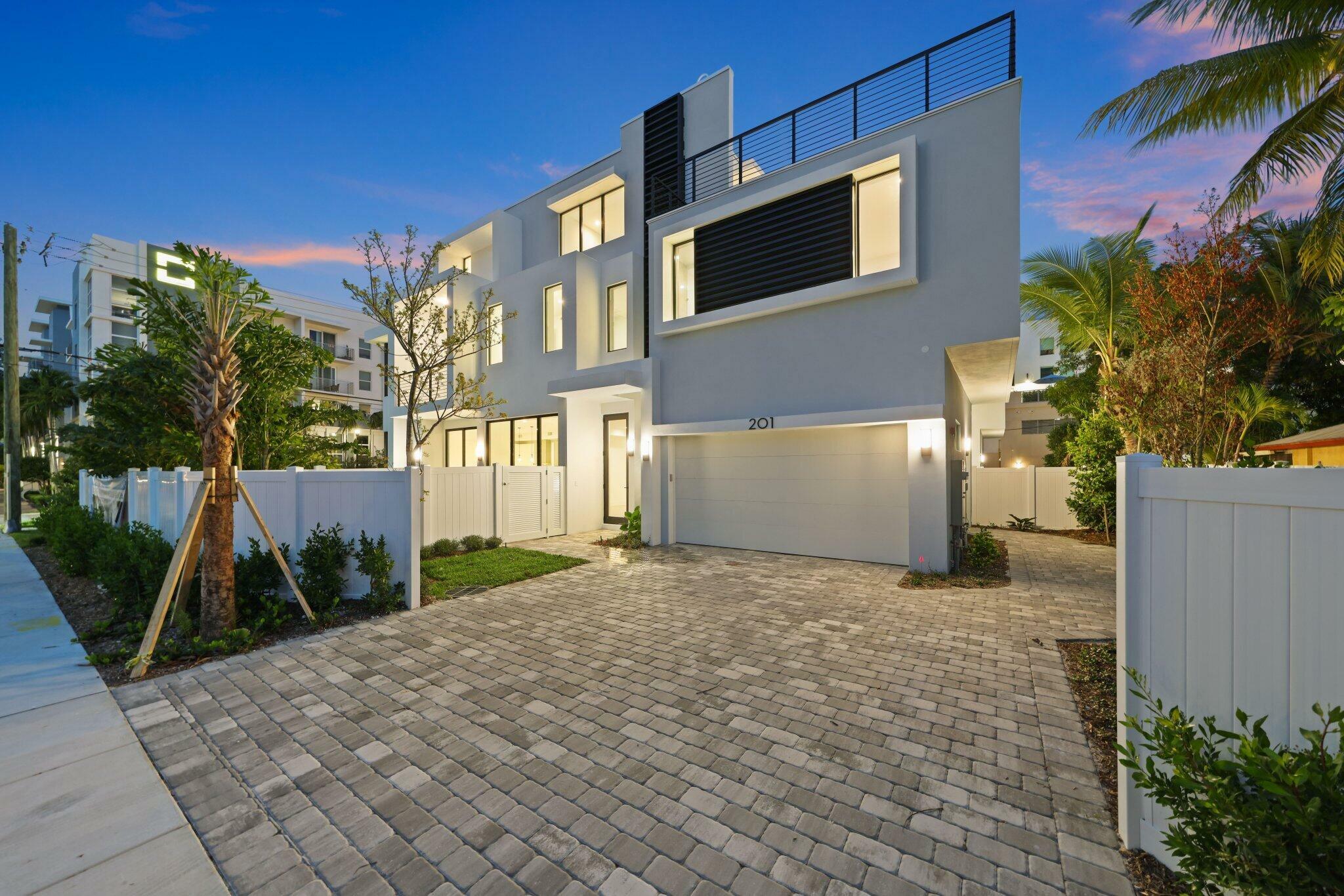 Property Photo: 201 SE 4th Avenue FL 33483