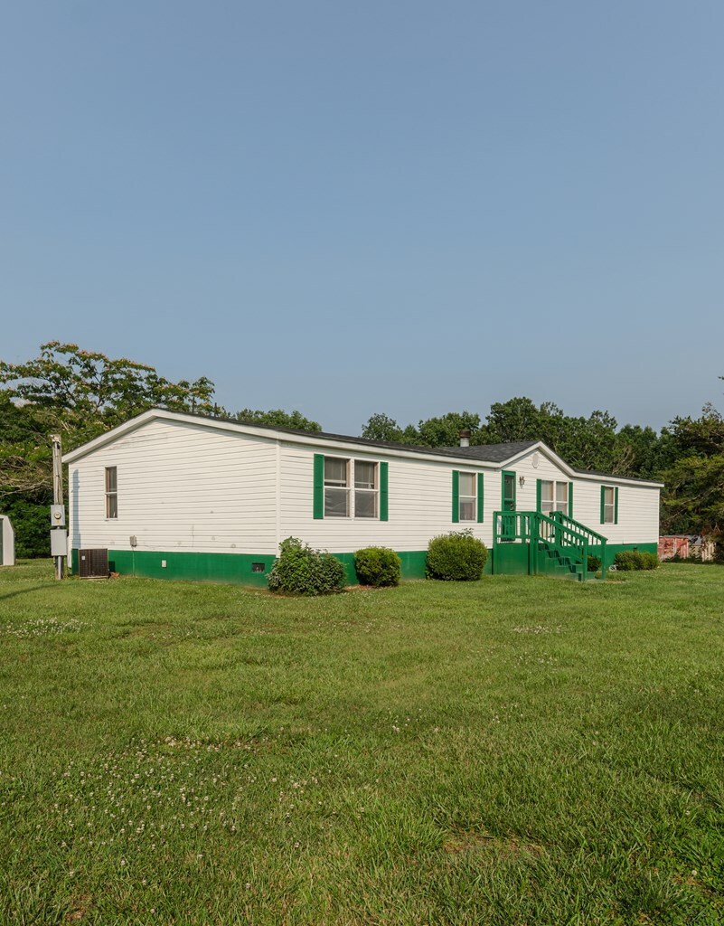 Property Photo: 1455 Hendricks Road VA 23958