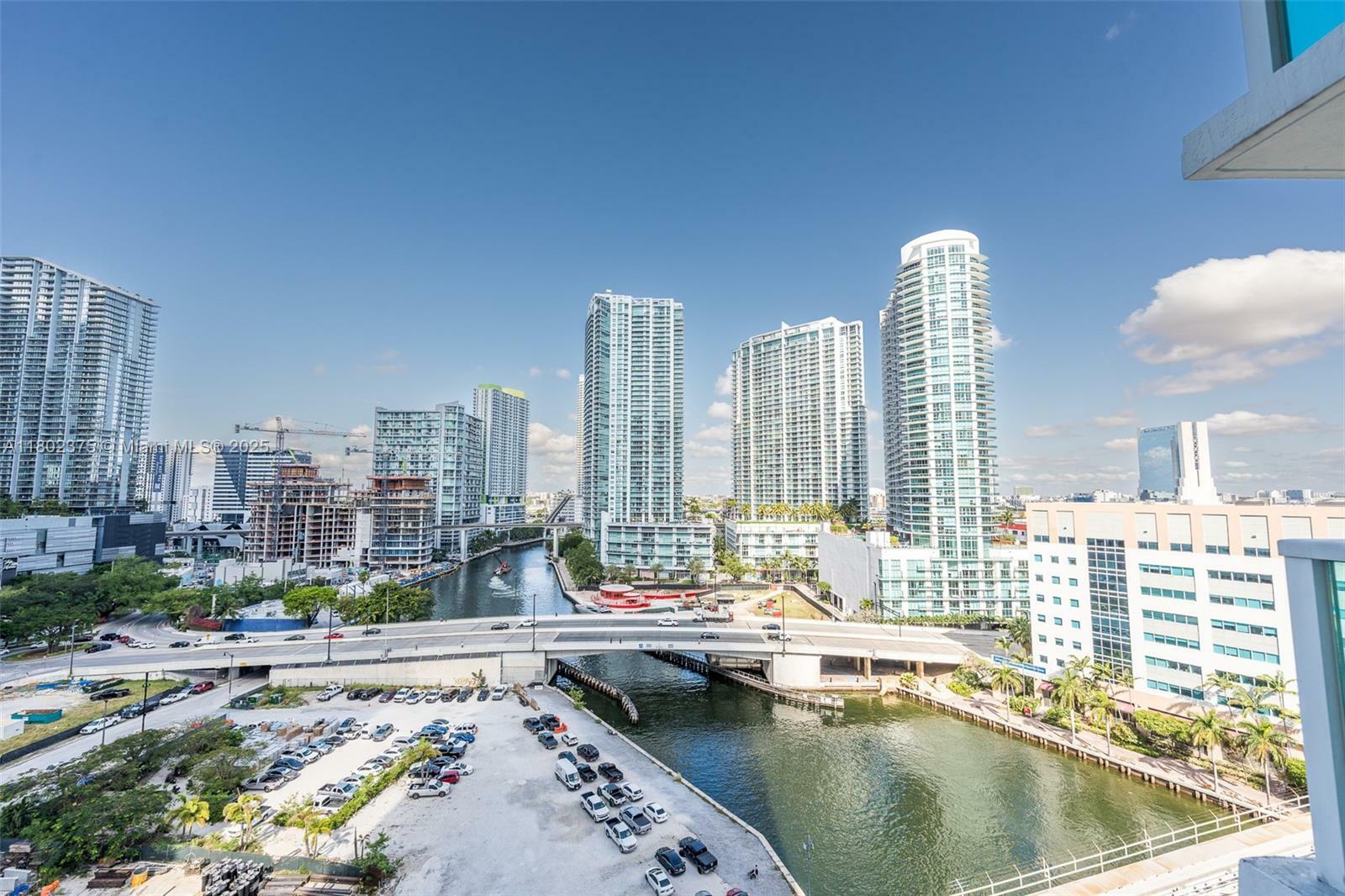 Property Photo: 31 SE 5 St 1603 FL 33131