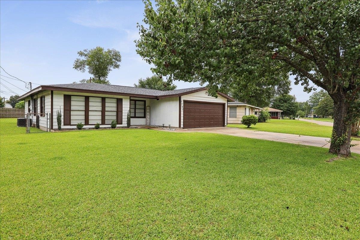 Property Photo: 1701 Robin TX 77632