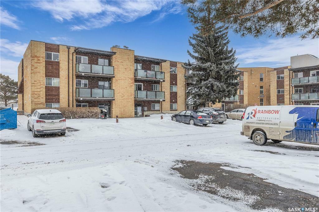 Property Photo: 419 Tait Court 301 SK S7H 5L3