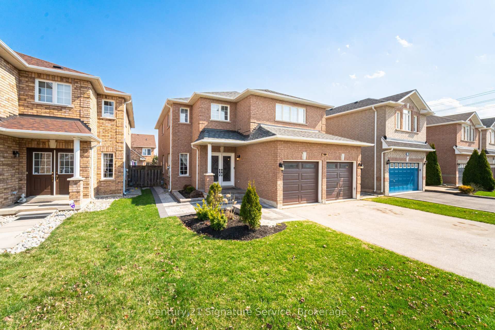 Property Photo: 7439 Allspice Trail ON L5N 8N5