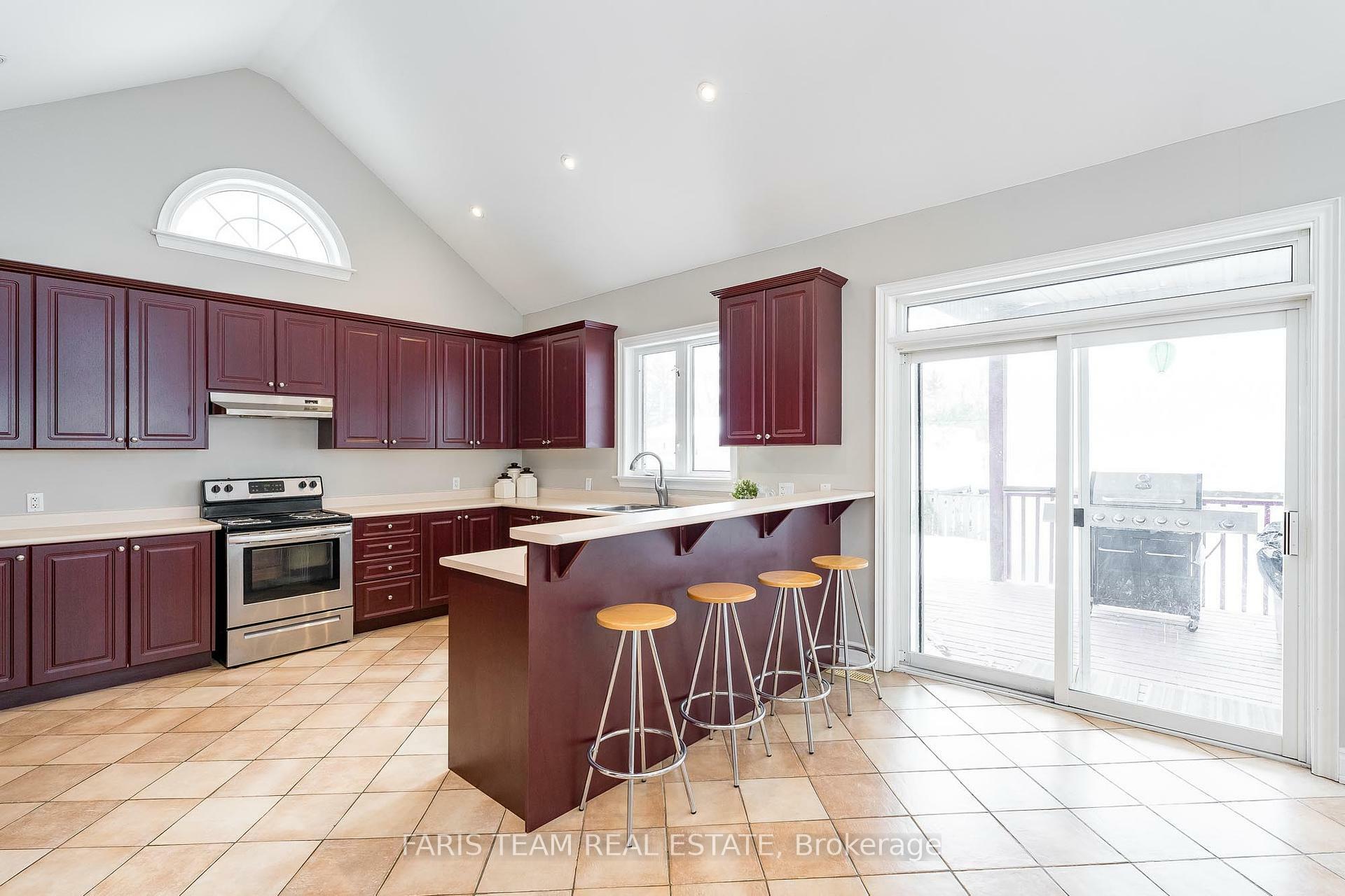 Property Photo:  8 Elm Drive  ON L9Z 2L3 
