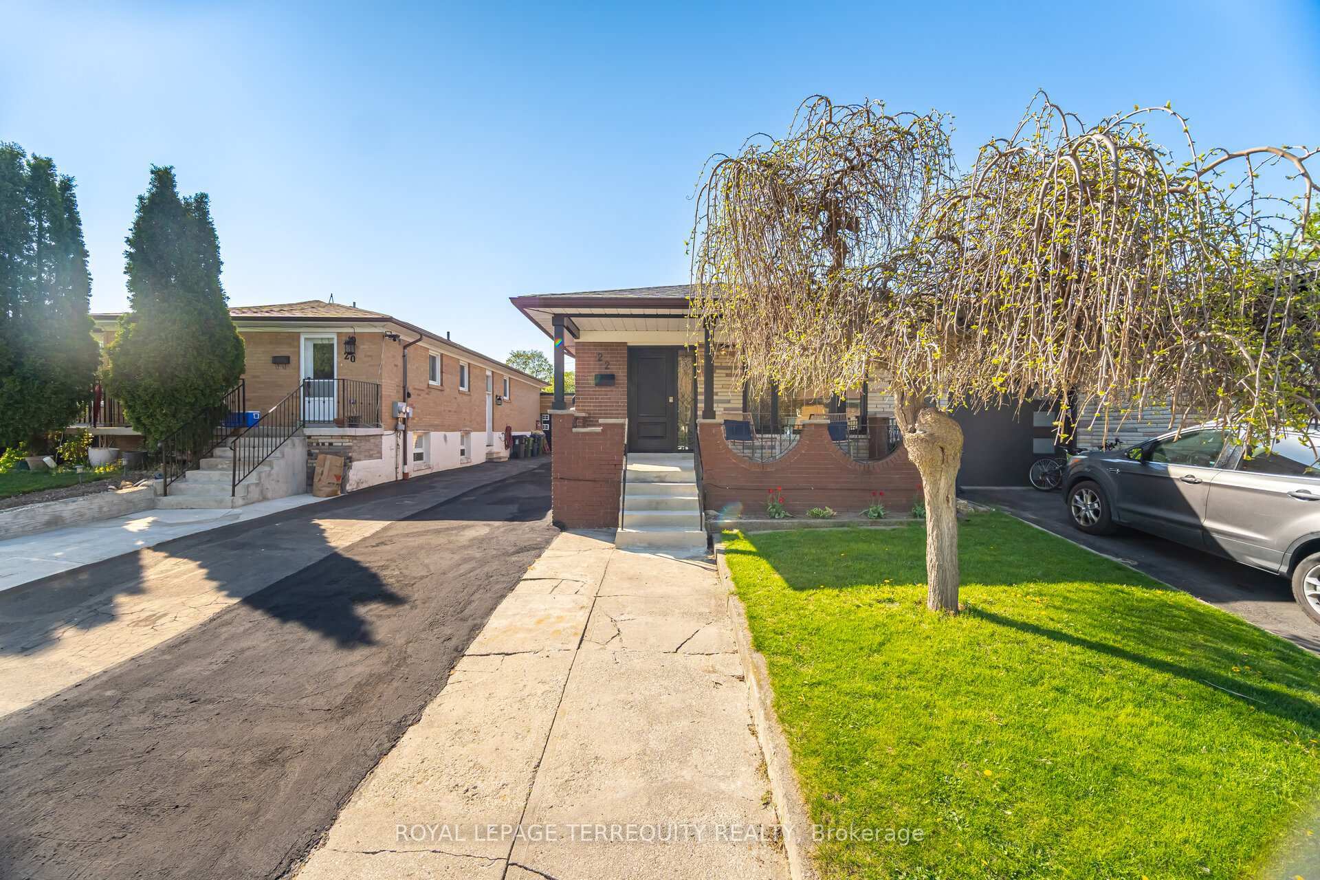 Property Photo:  22 Dellbrook Crescent  ON M9L 1E2 
