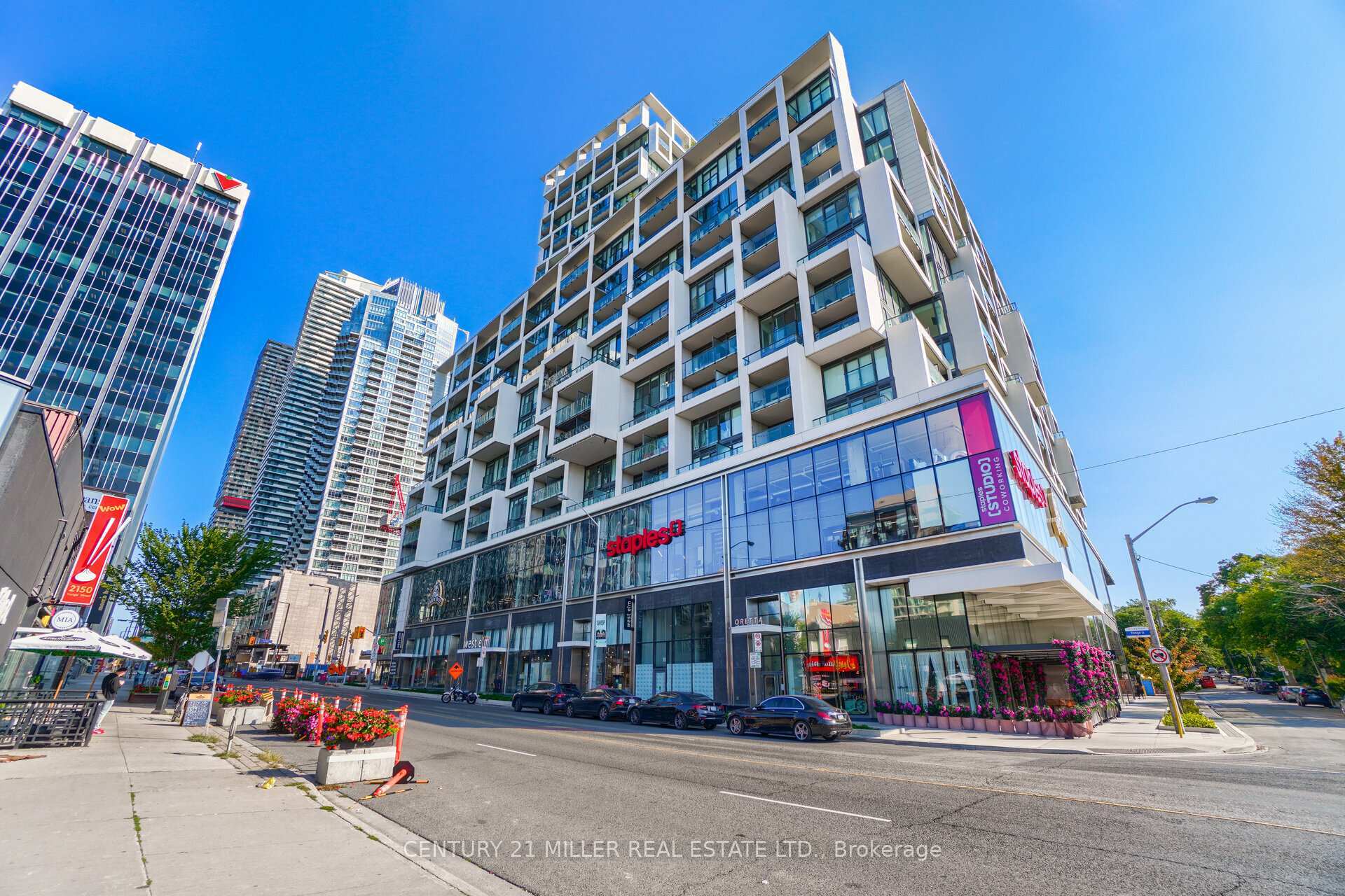 Property Photo: 8 Hillsdale Avenue 1120 ON M4S 0B2