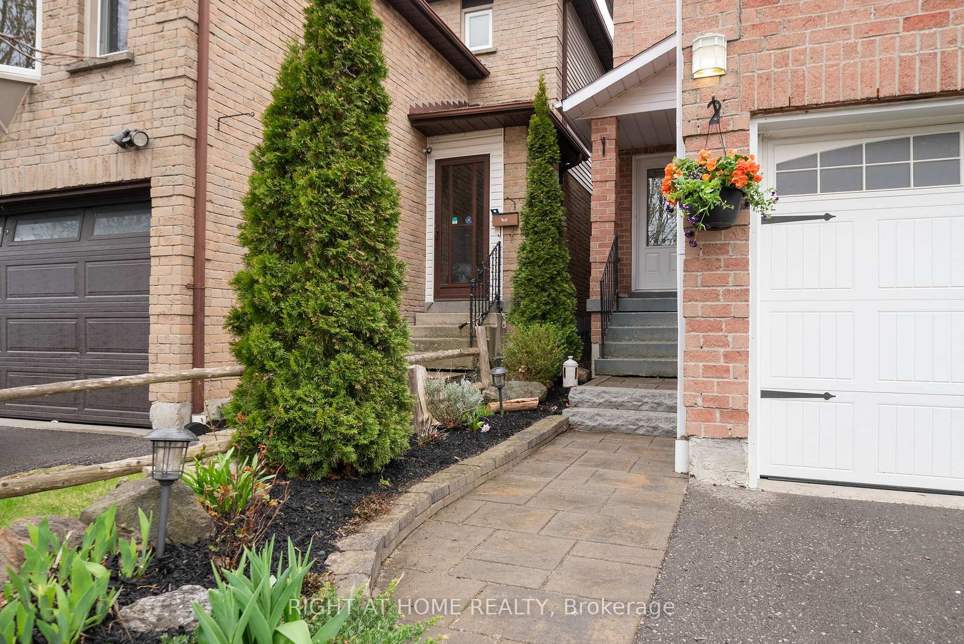 Property Photo: 29 Fairmeadow Place ON L1N 8W6
