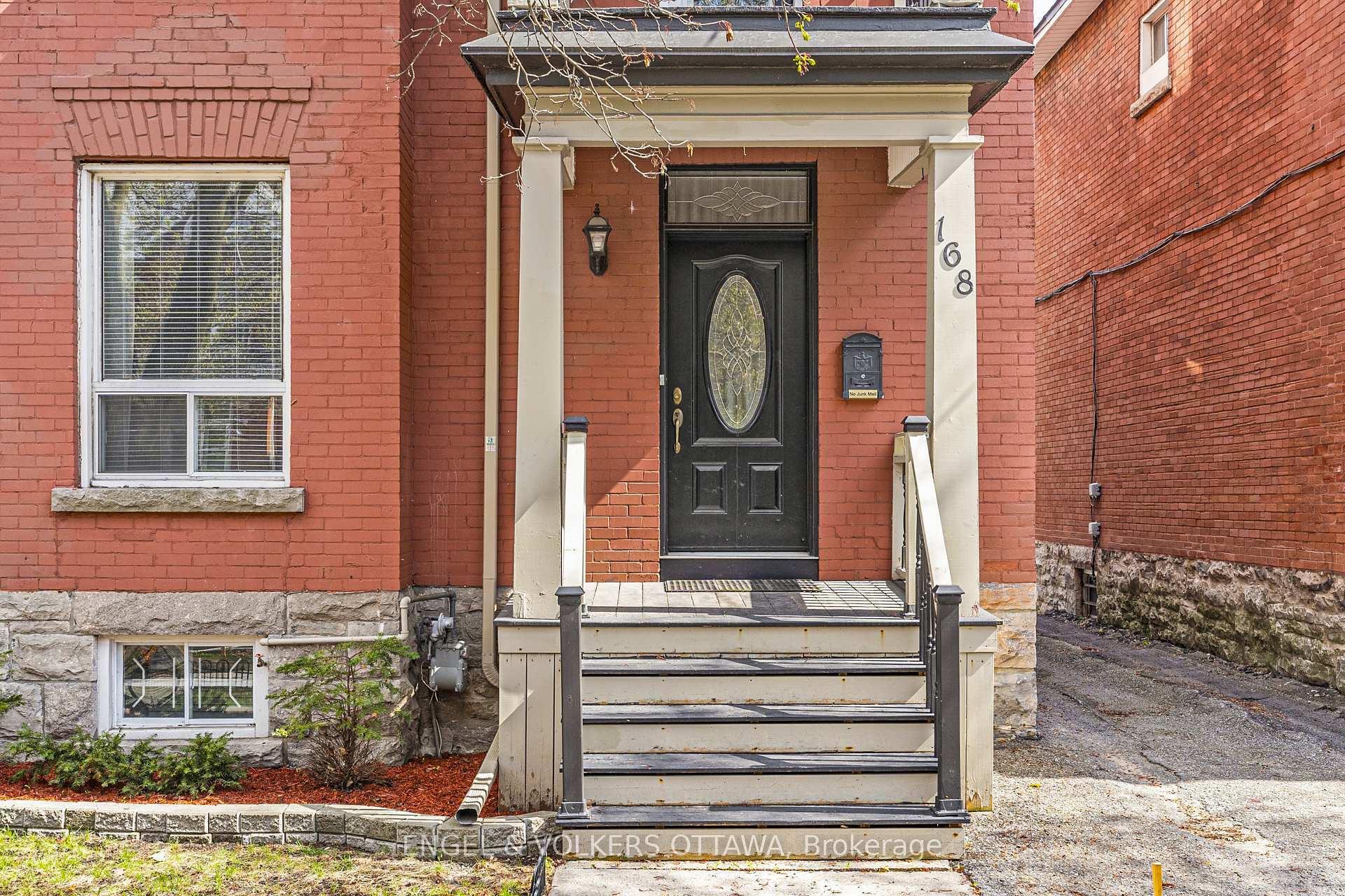 Photo de la propriété: 168 Stewart Street ON K1N 6J9