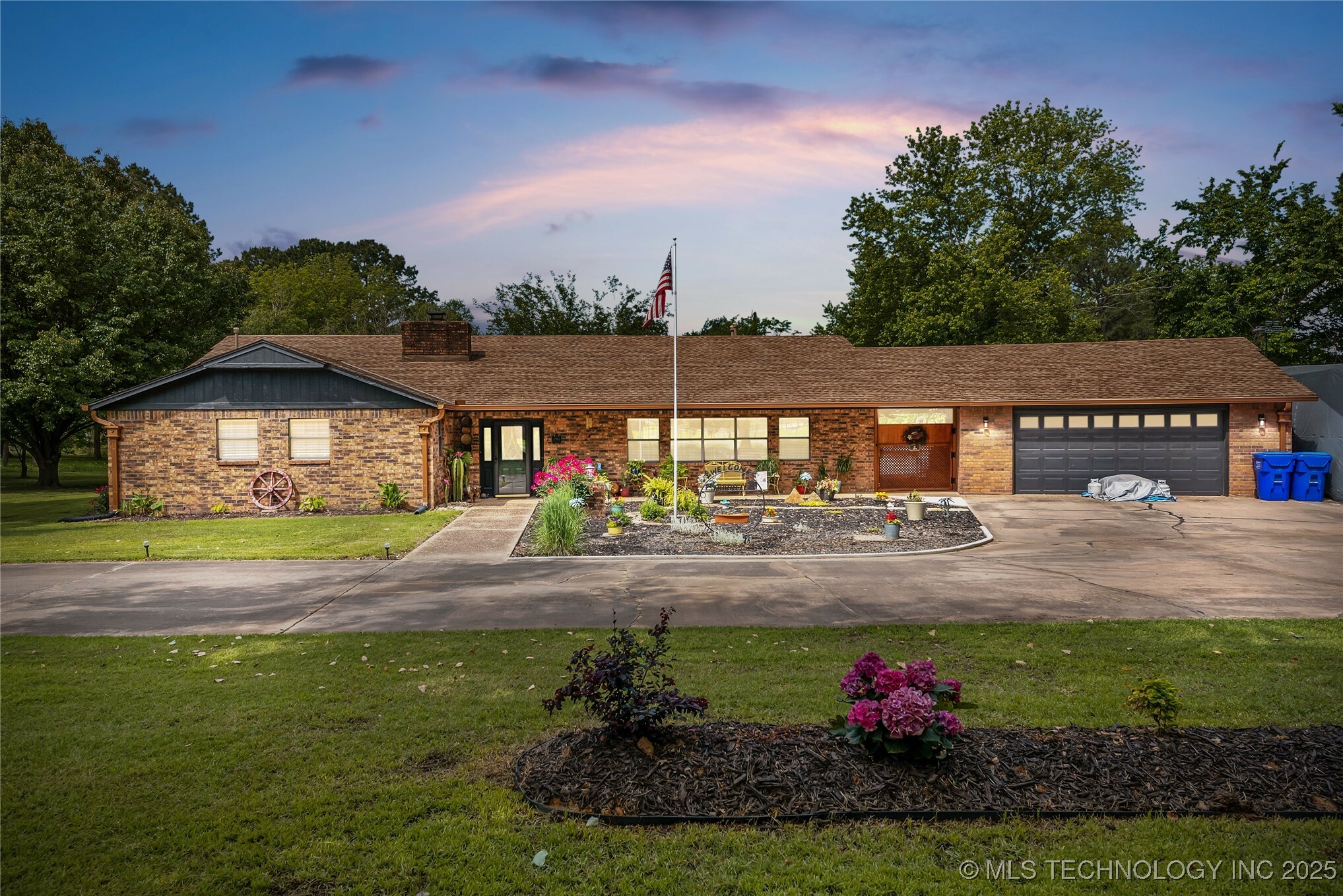 Property Photo: 2961 N 24th St W OK 74401