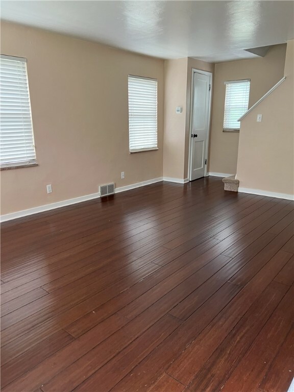 Property Photo: 1078 Greenlawn Drive PA 15220