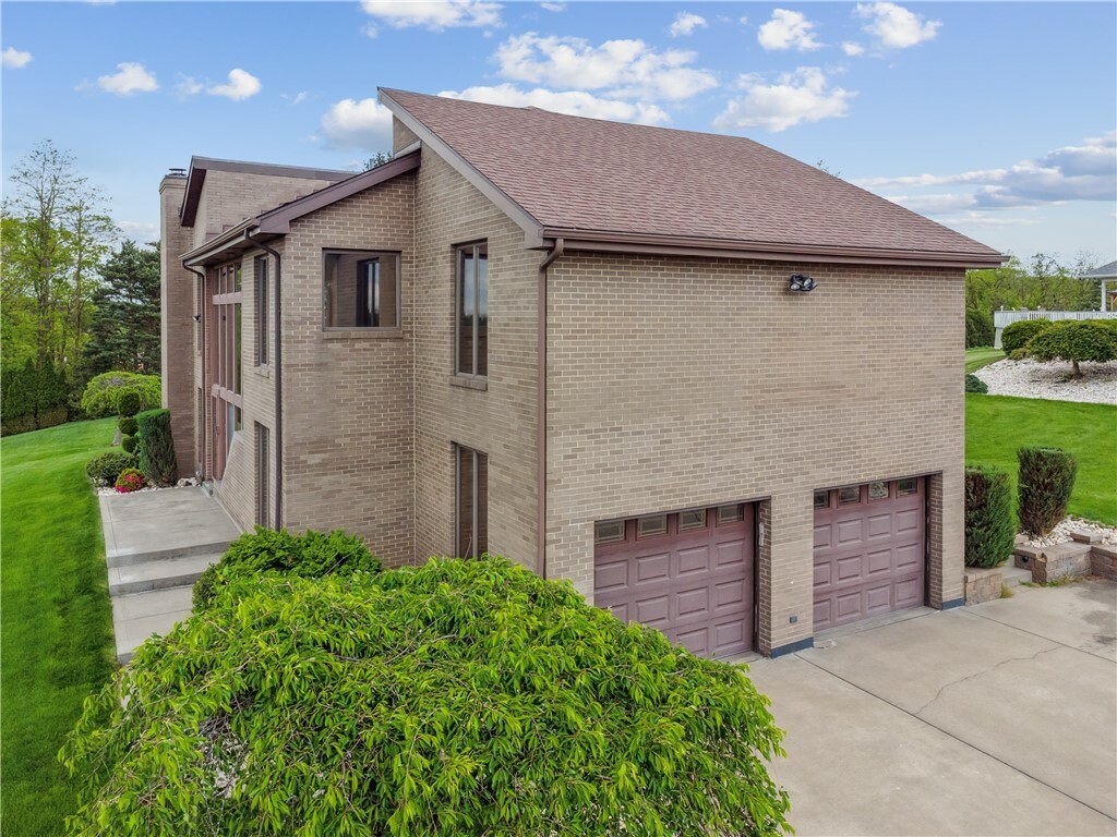 Property Photo: 671 Lincrest Drive PA 15642