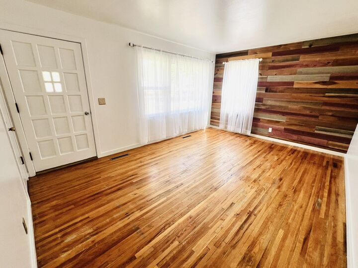 Property Photo:  1710 S 4th St  SD 57401 