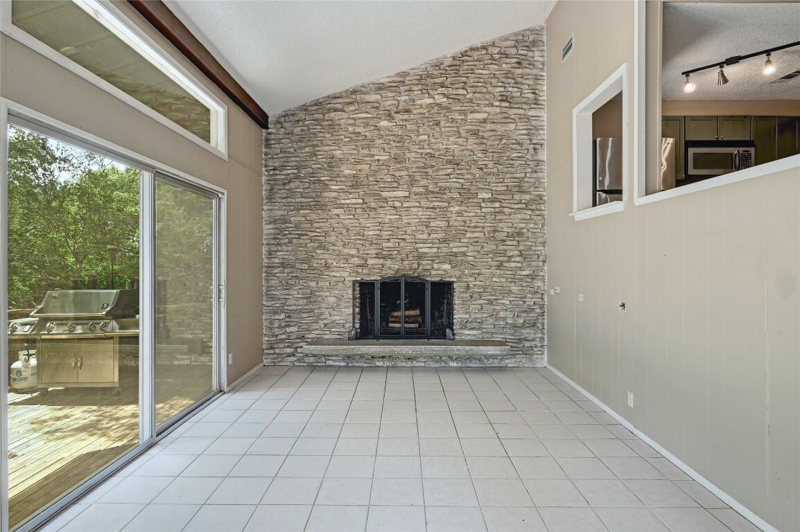 Property Photo: 907 The High Road TX 78746