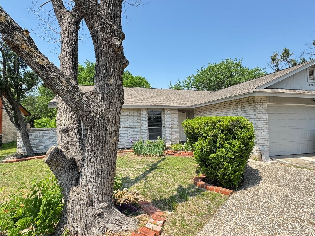 Property Photo: 1700 W Mesa Park Drive TX 78664