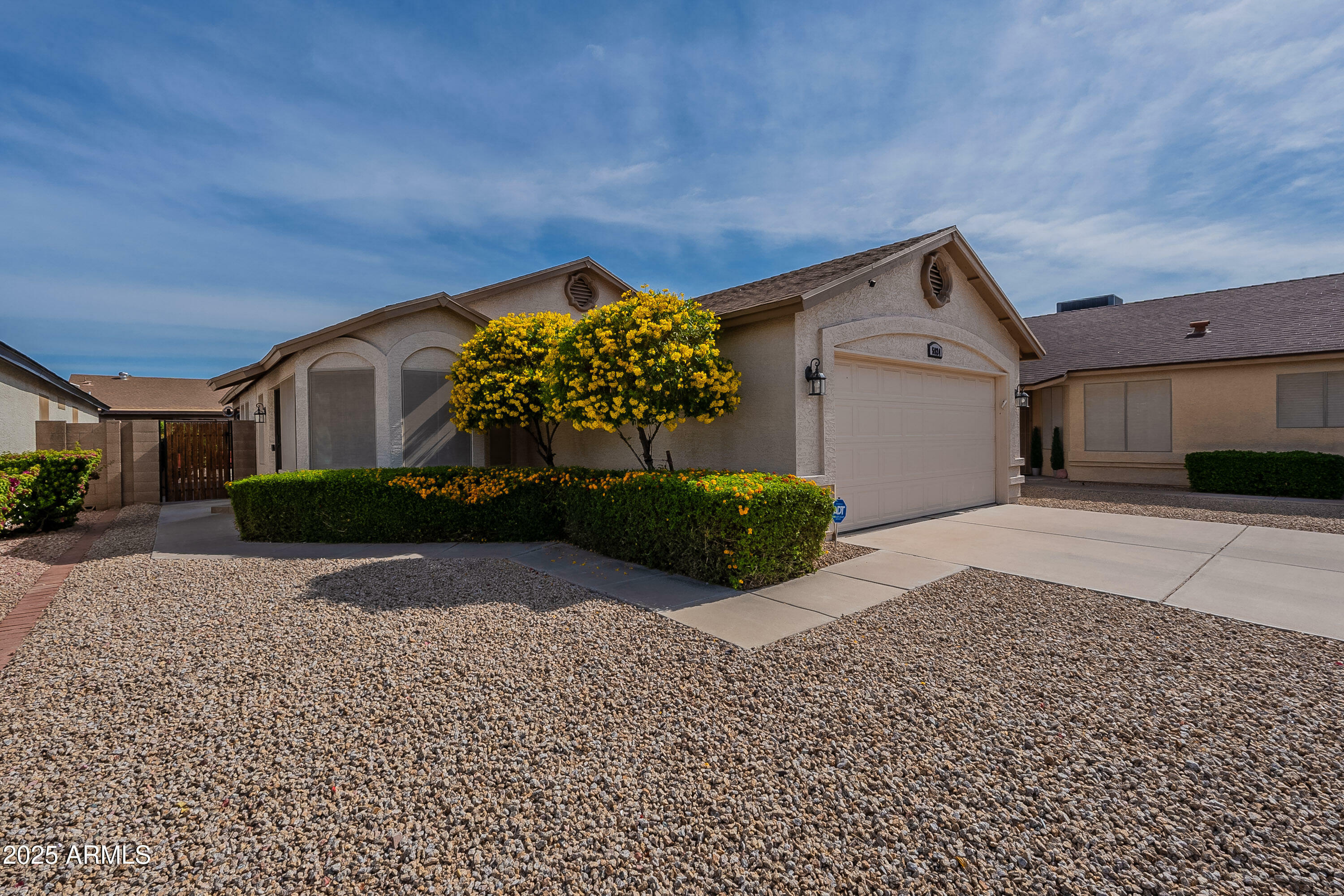 Property Photo: 5924 W Shangri La Road AZ 85304