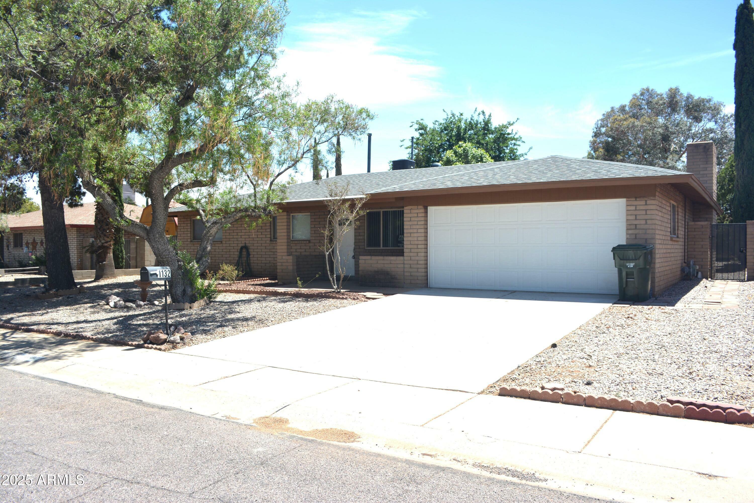 Property Photo: 1132 N Catalina Drive AZ 85635