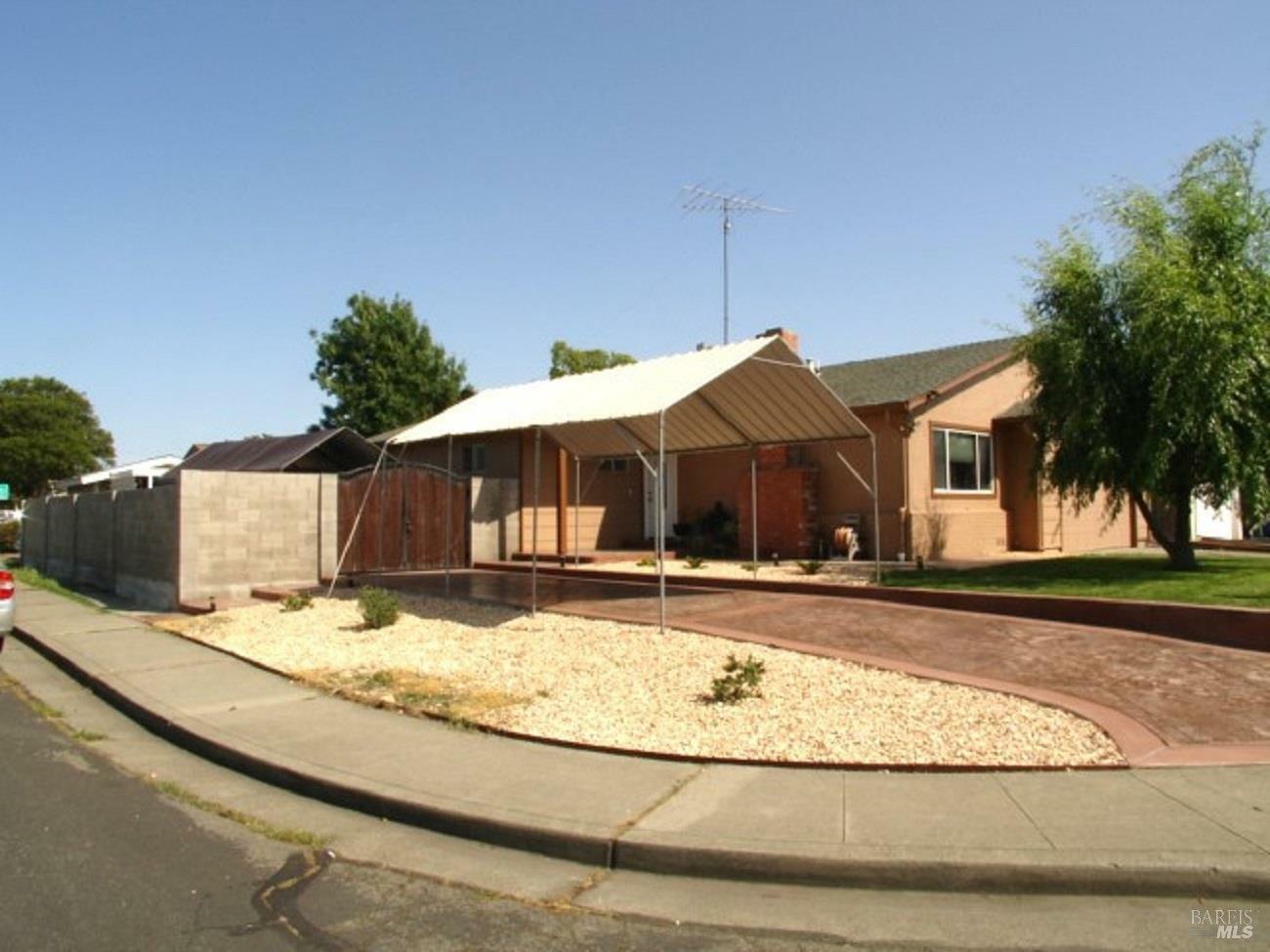 Property Photo:  1994 Cardinal Way  CA 94533 